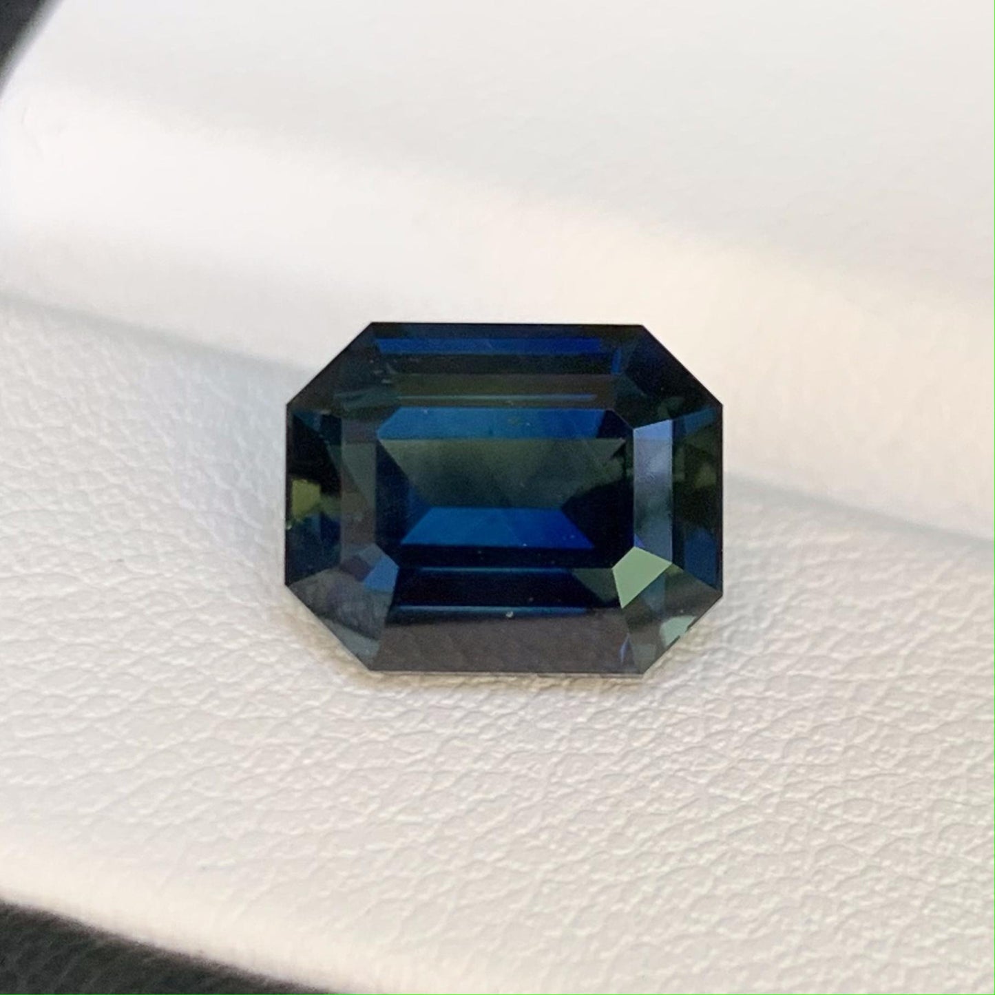 Natural Deep Blue Sapphire 4.03ct - (H)