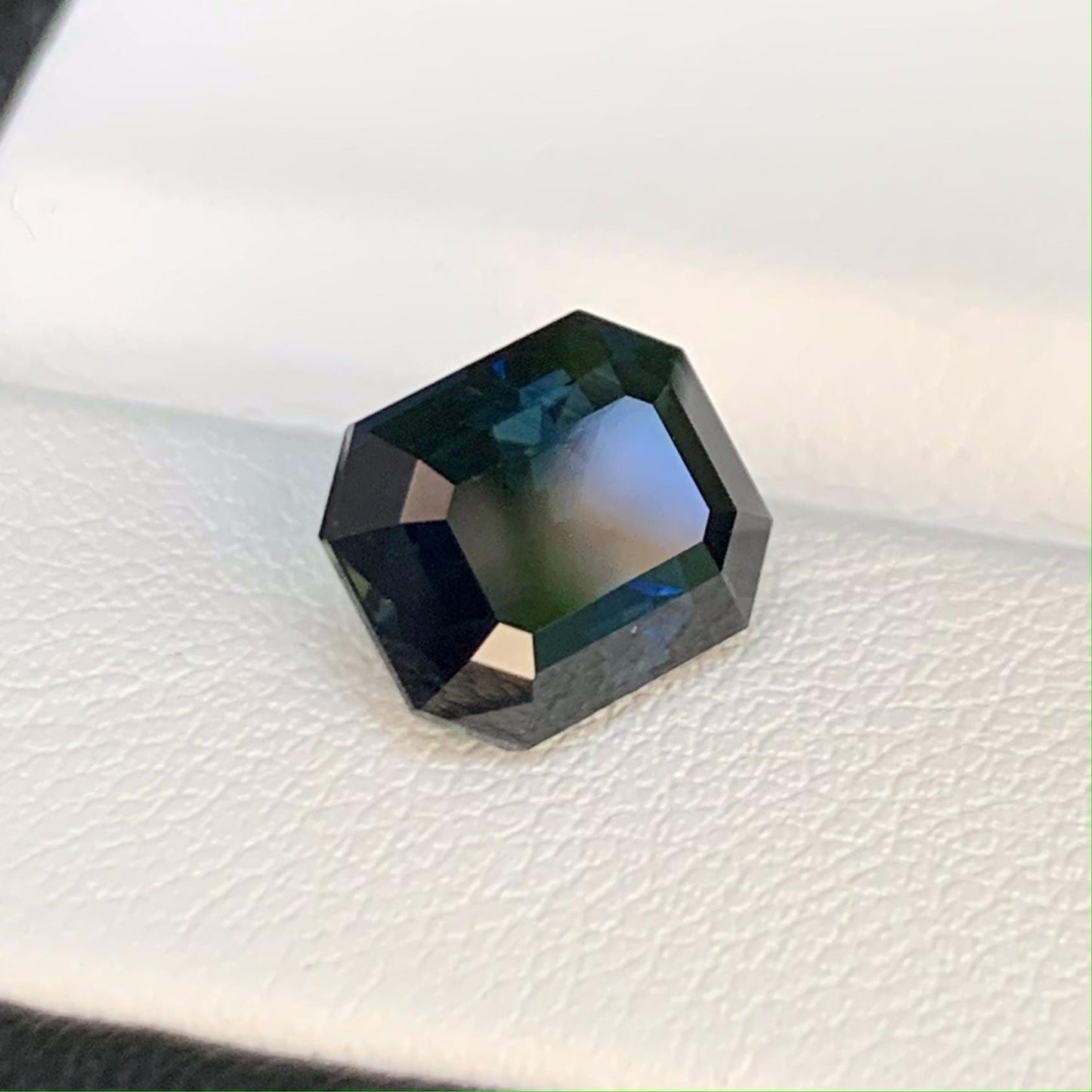 Natural Deep Blue Sapphire 4.03ct - (H)