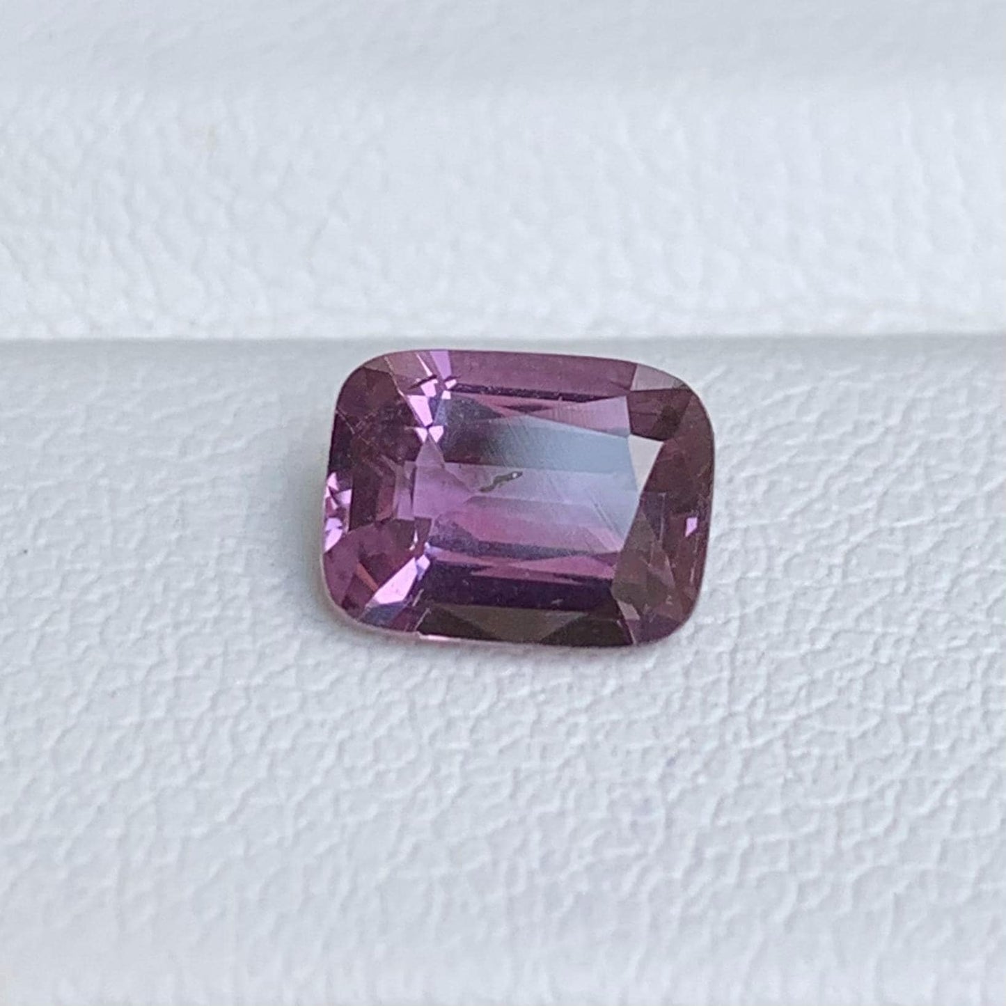 Natura Pink Sapphire Sapphire 1.37ct - (UH) - Baza Boutique