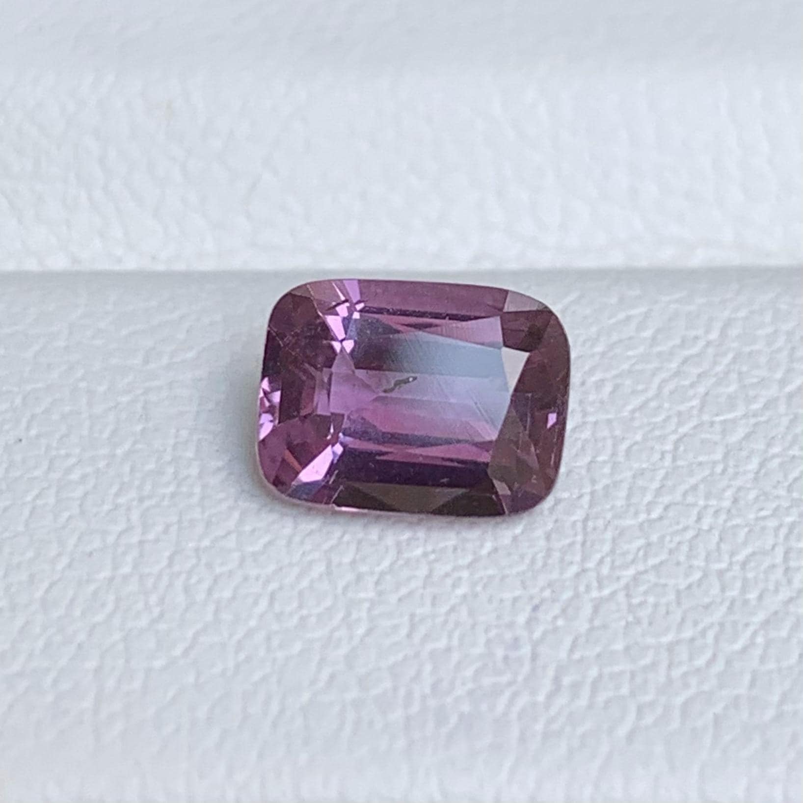 Natura Pink Sapphire Sapphire 1.37ct - (UH) - Baza Boutique