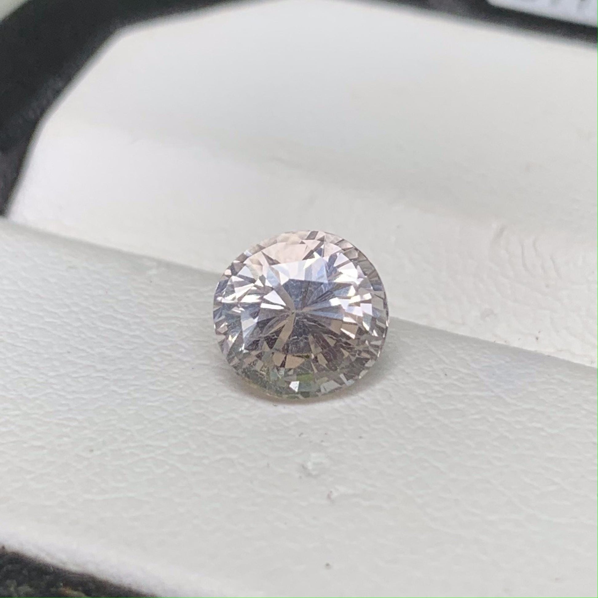 Peach Sapphire 2.43ct - (UH) - Baza Boutique