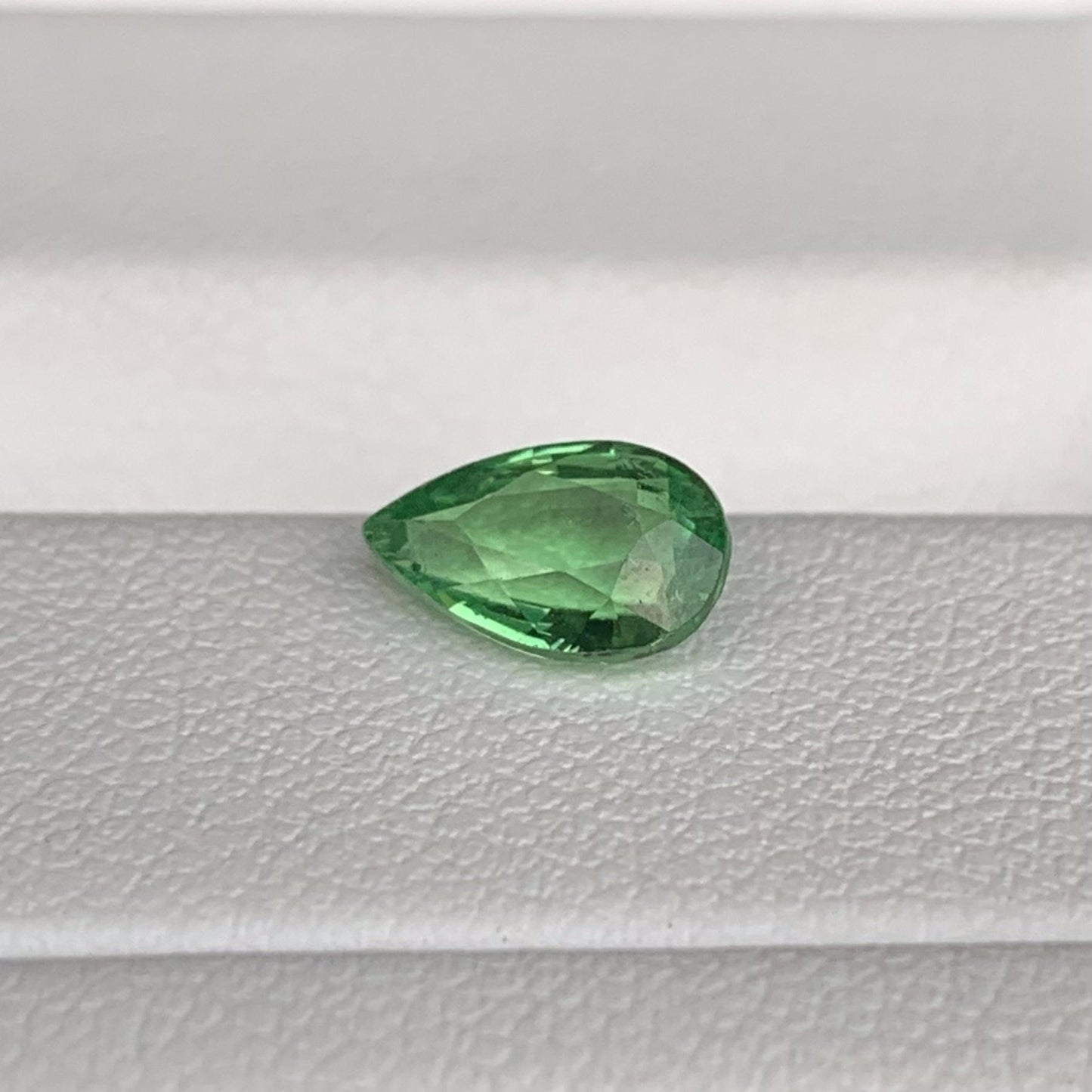 Natural Tsavorite Garnet 1.03ct (UH) - Baza Boutique