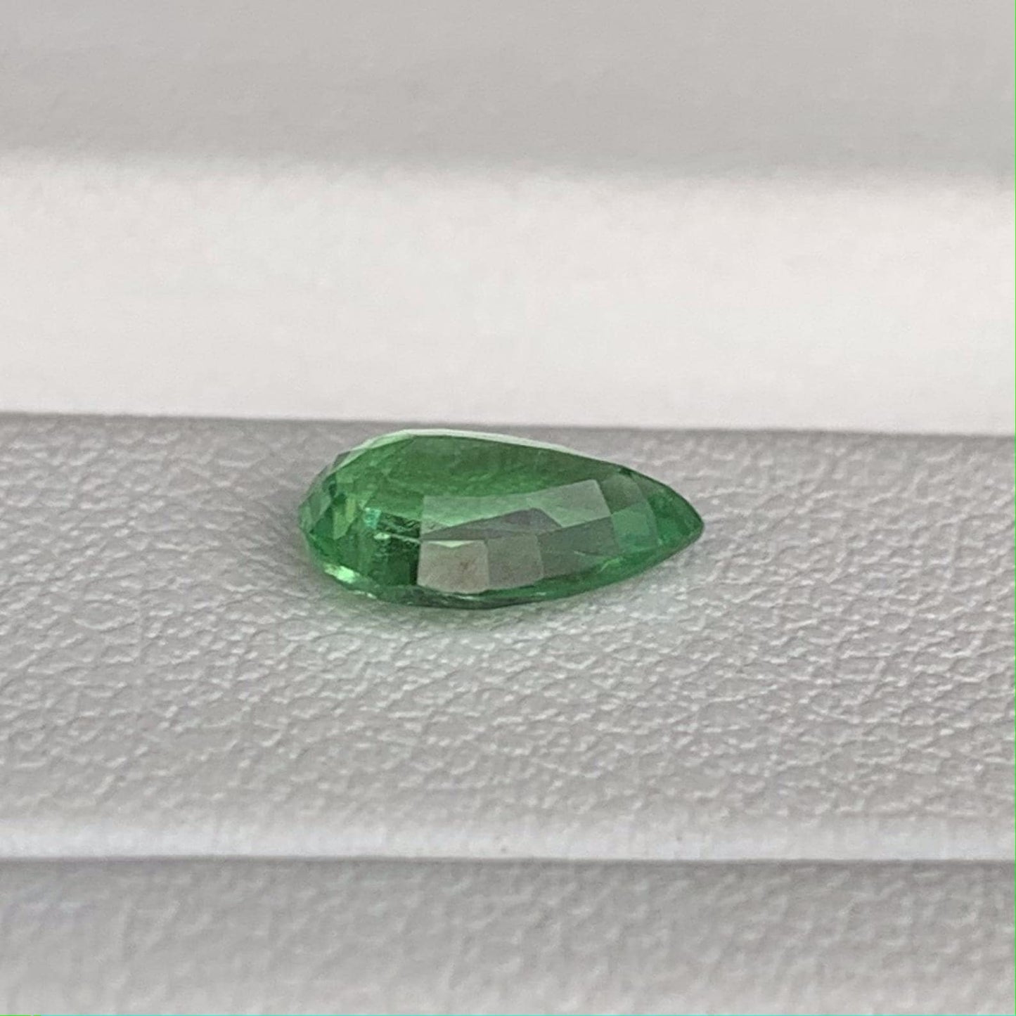 Natural Tsavorite Garnet 1.03ct (UH) - Baza Boutique