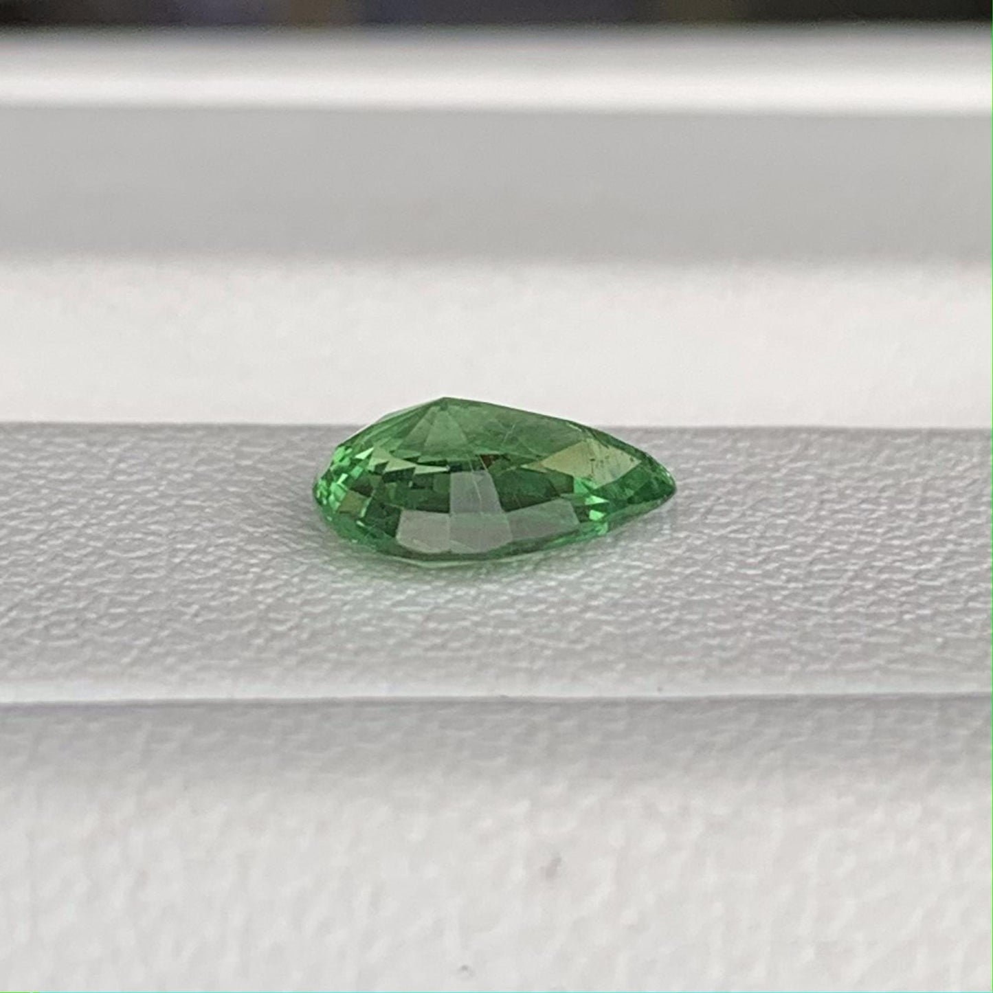 Natural Tsavorite Garnet 1.01ct (UH) - Baza Boutique