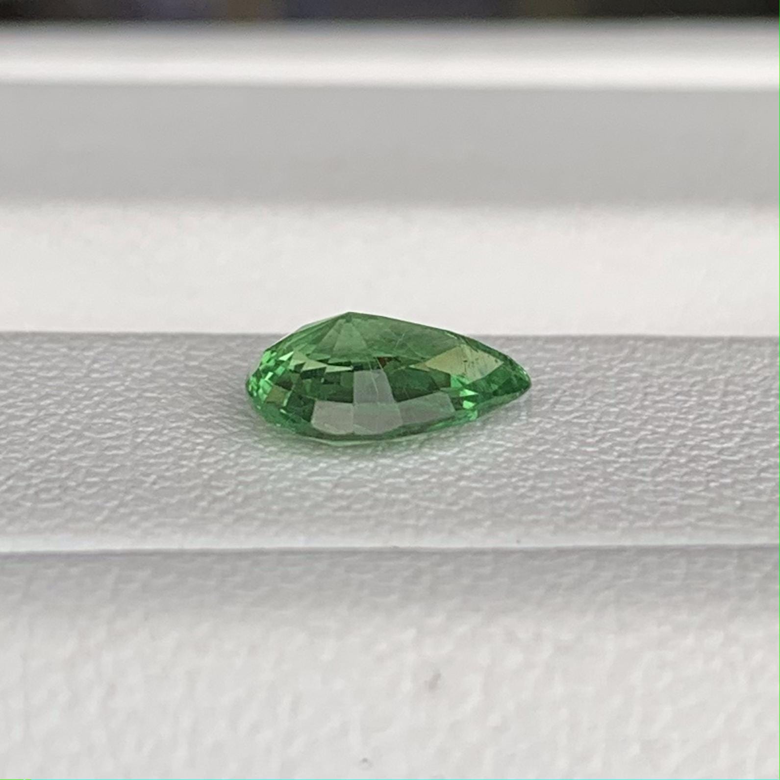 Natural Tsavorite Garnet 1.01ct (UH) - Baza Boutique