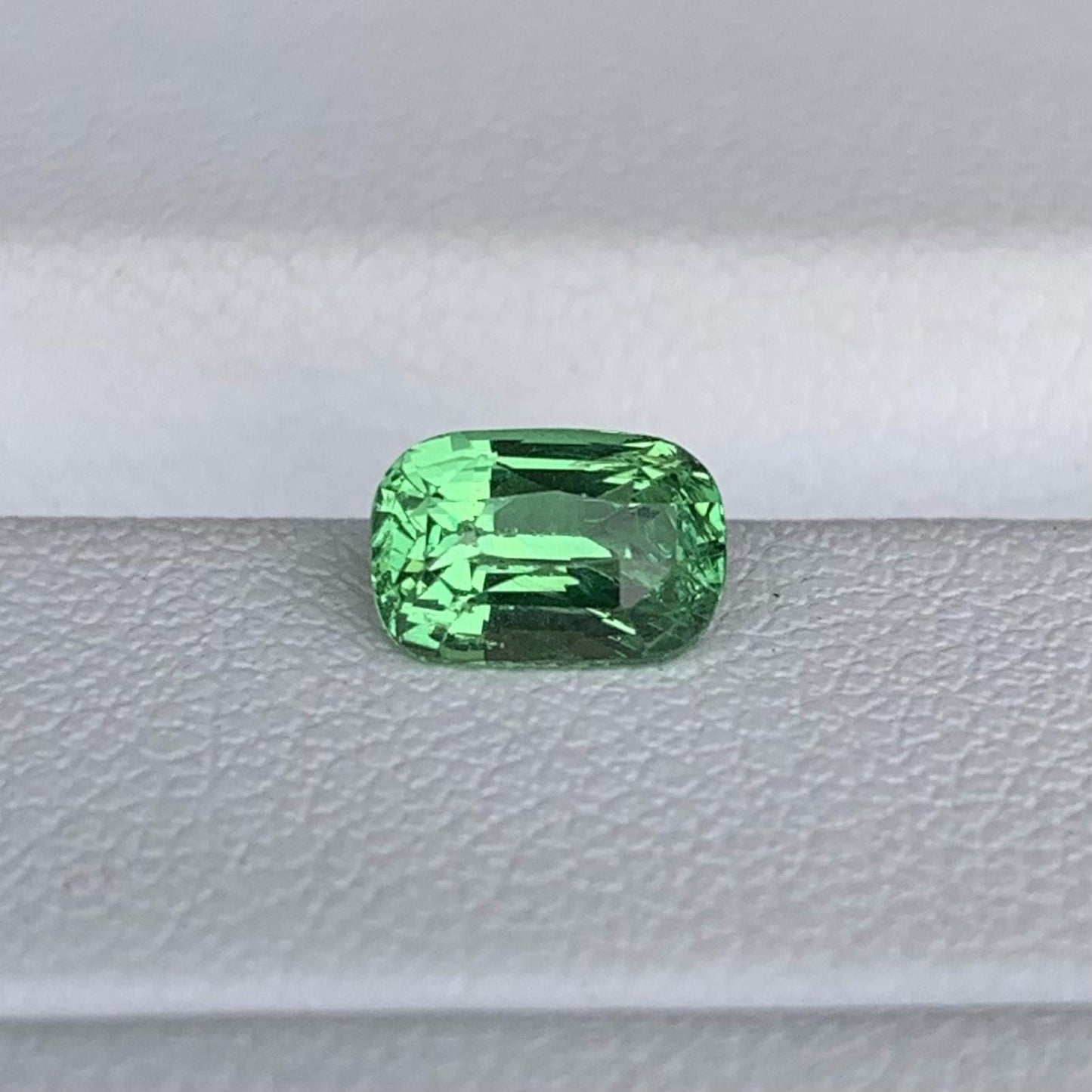 Natural Tsavorite Garnet 0.92ct (UH) - Baza Boutique