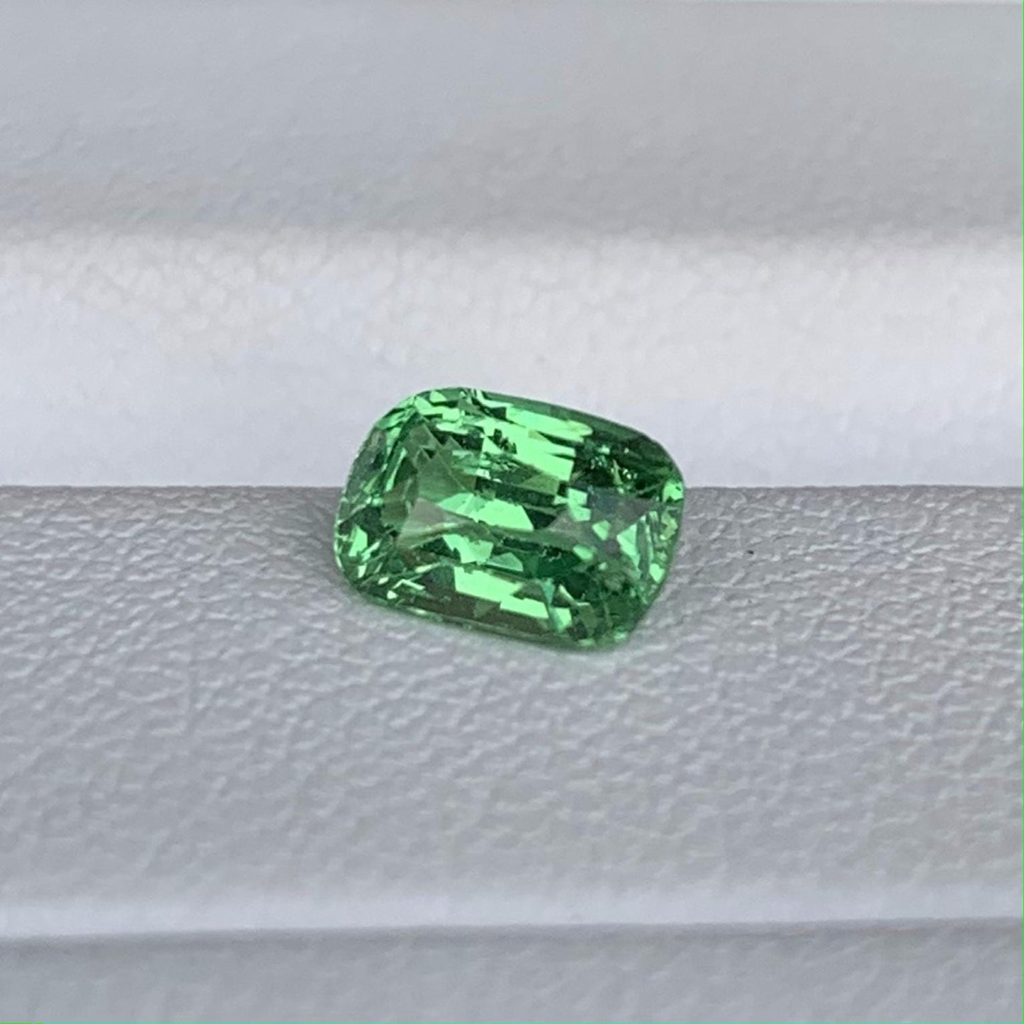 Natural Tsavorite Garnet 0.92ct (UH) - Baza Boutique