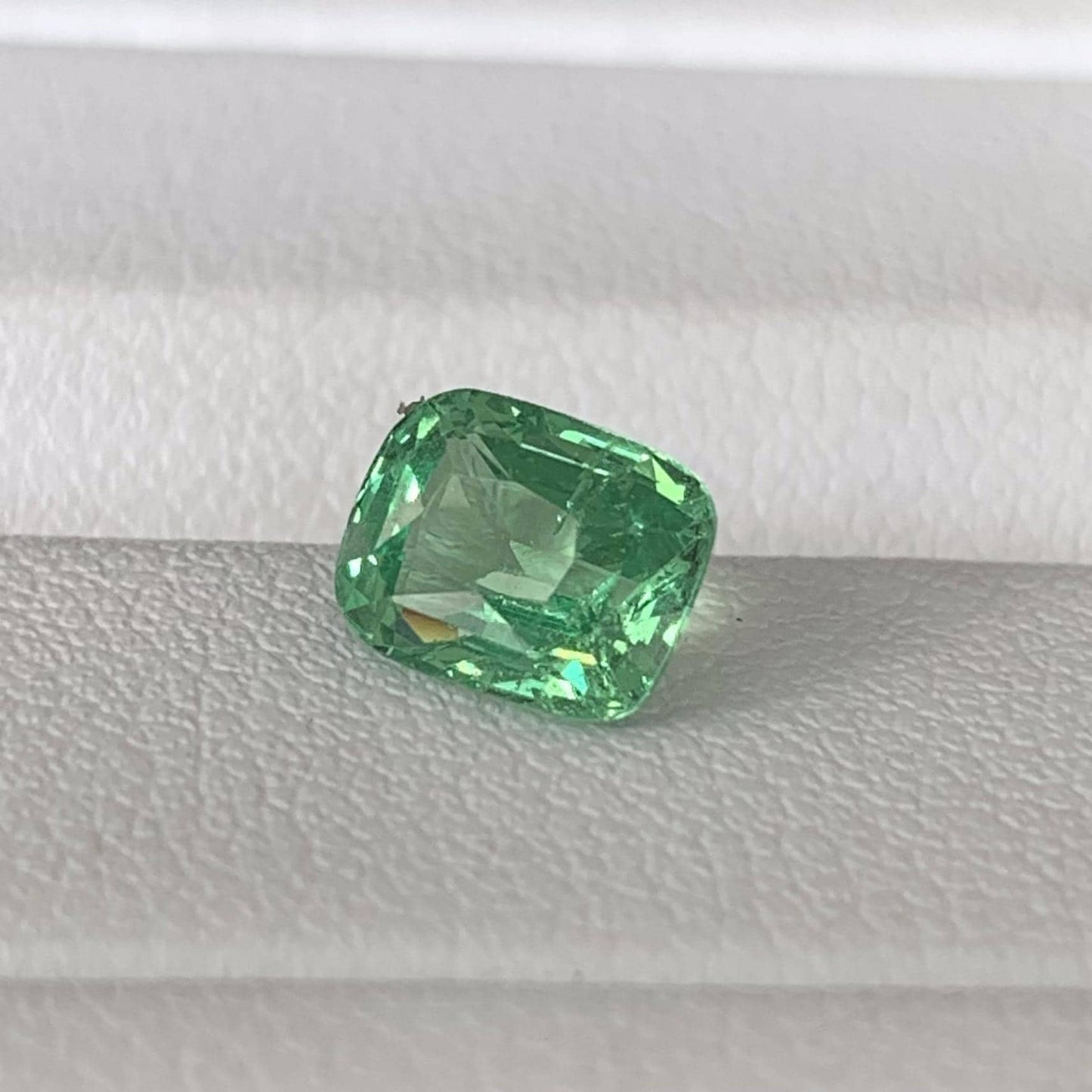 Natural Tsavorite Garnet 1.51ct (UH) - Baza Boutique