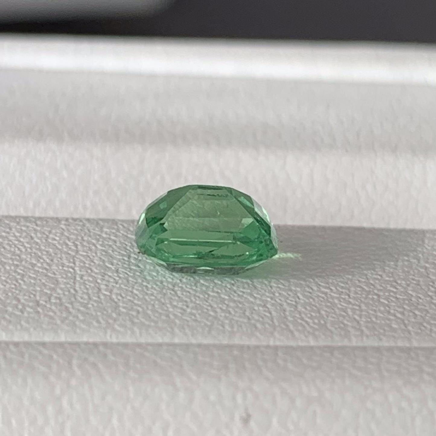 Natural Tsavorite Garnet 1.51ct (UH) - Baza Boutique