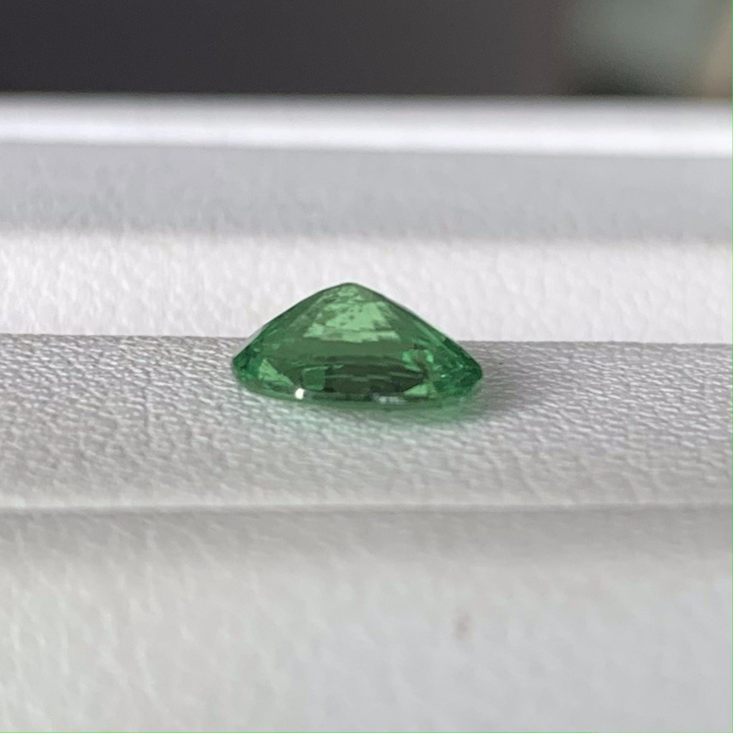 Natural Tsavorite Garnet 1.06ct (UH) - Baza Boutique