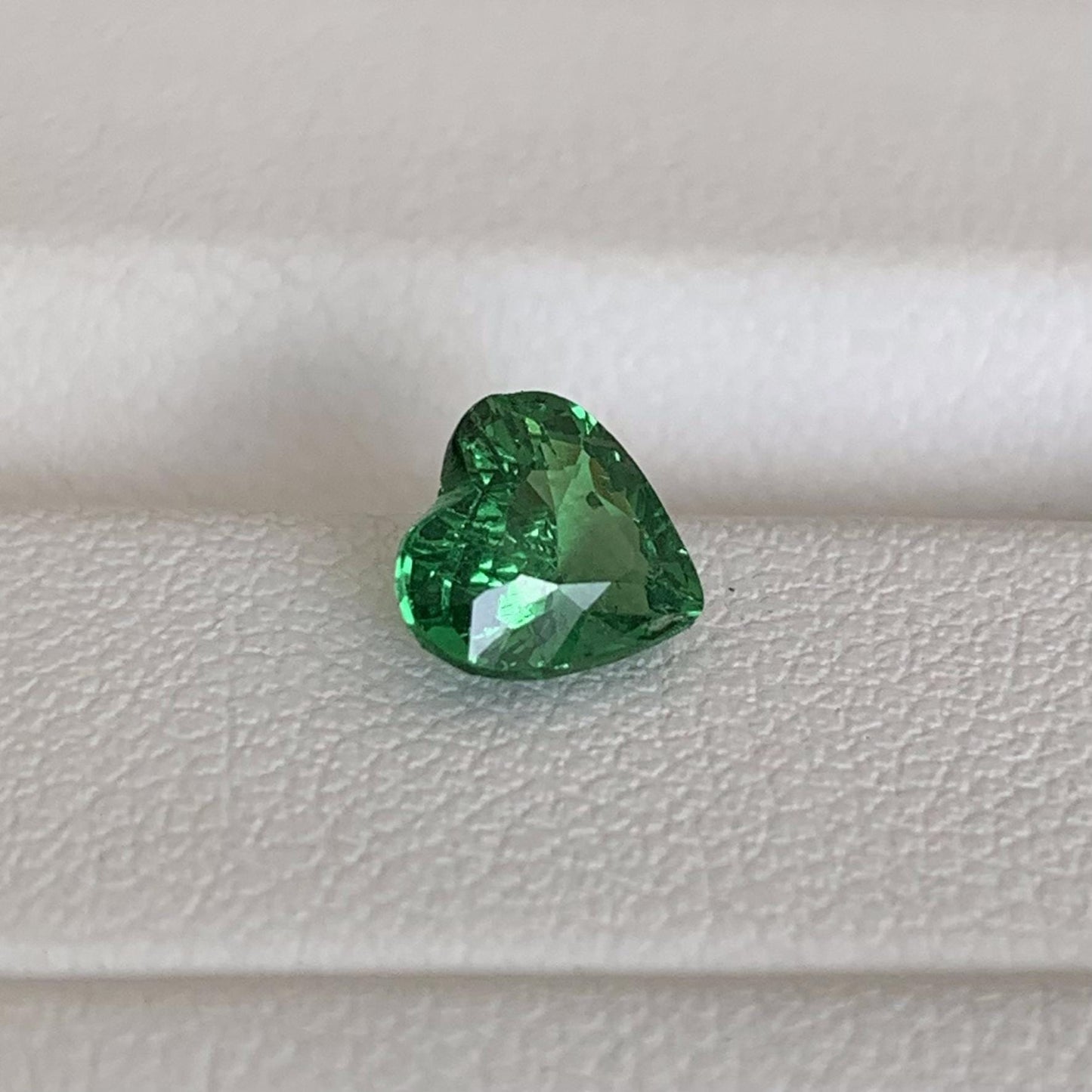 Natural Heart Shaped Tsavorite Garnet 1.00ct (UH) - Baza Boutique