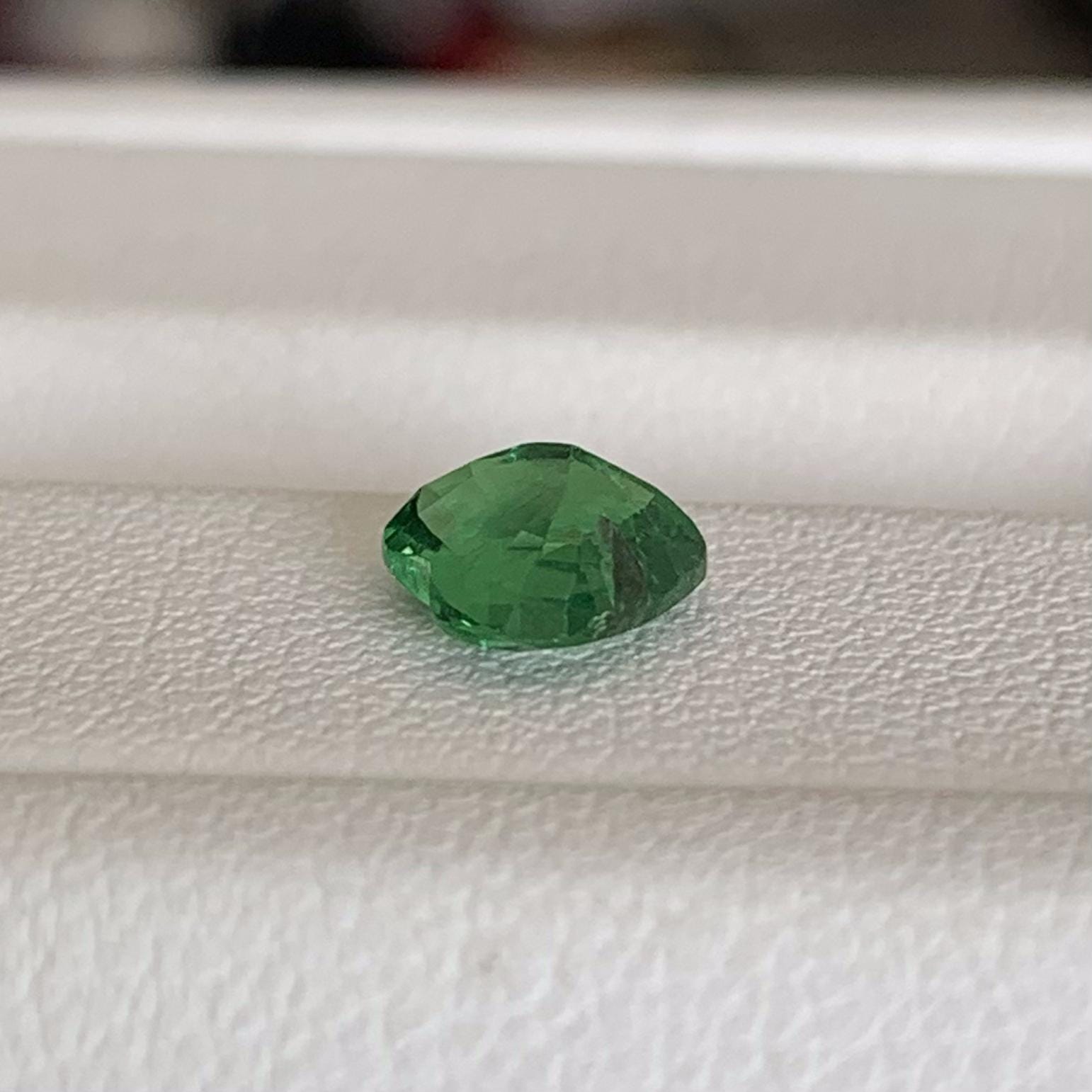 Natural Heart Shaped Tsavorite Garnet 1.00ct (UH) - Baza Boutique