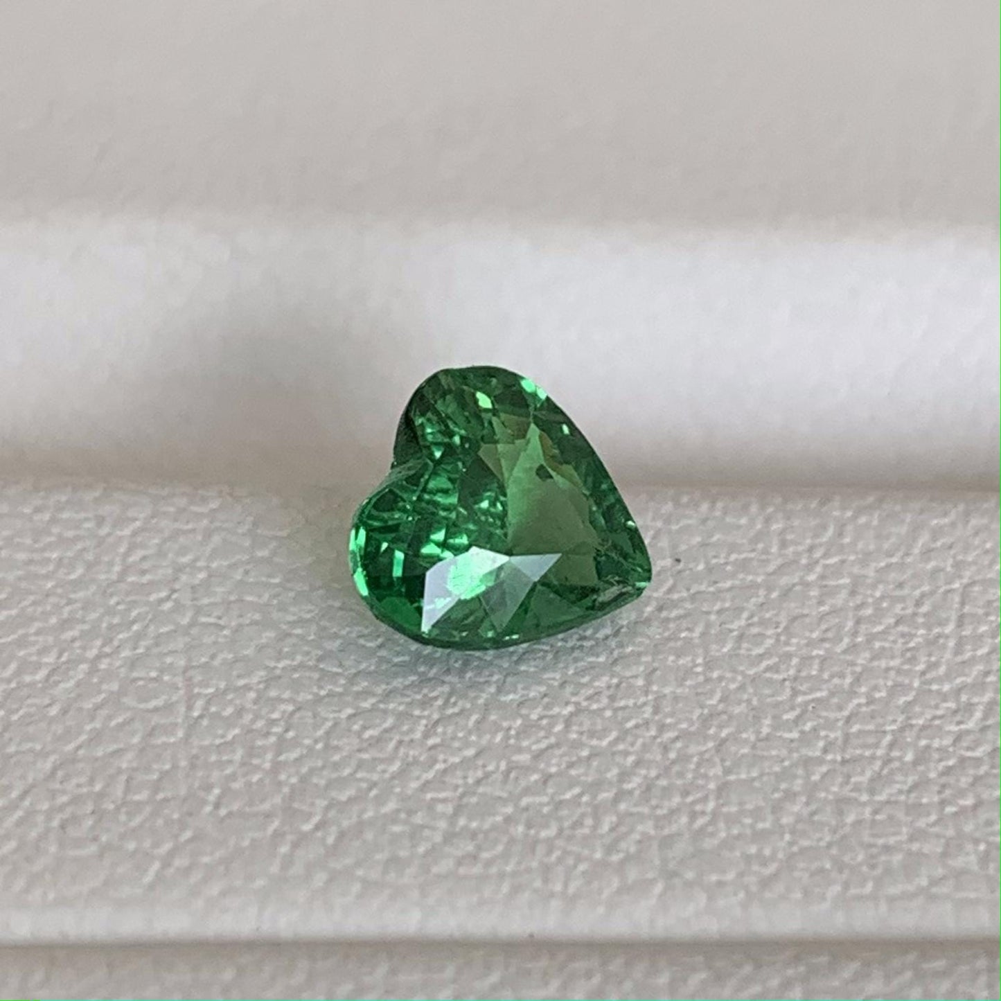 Natural Heart Shaped Tsavorite Garnet 1.00ct (UH) - Baza Boutique
