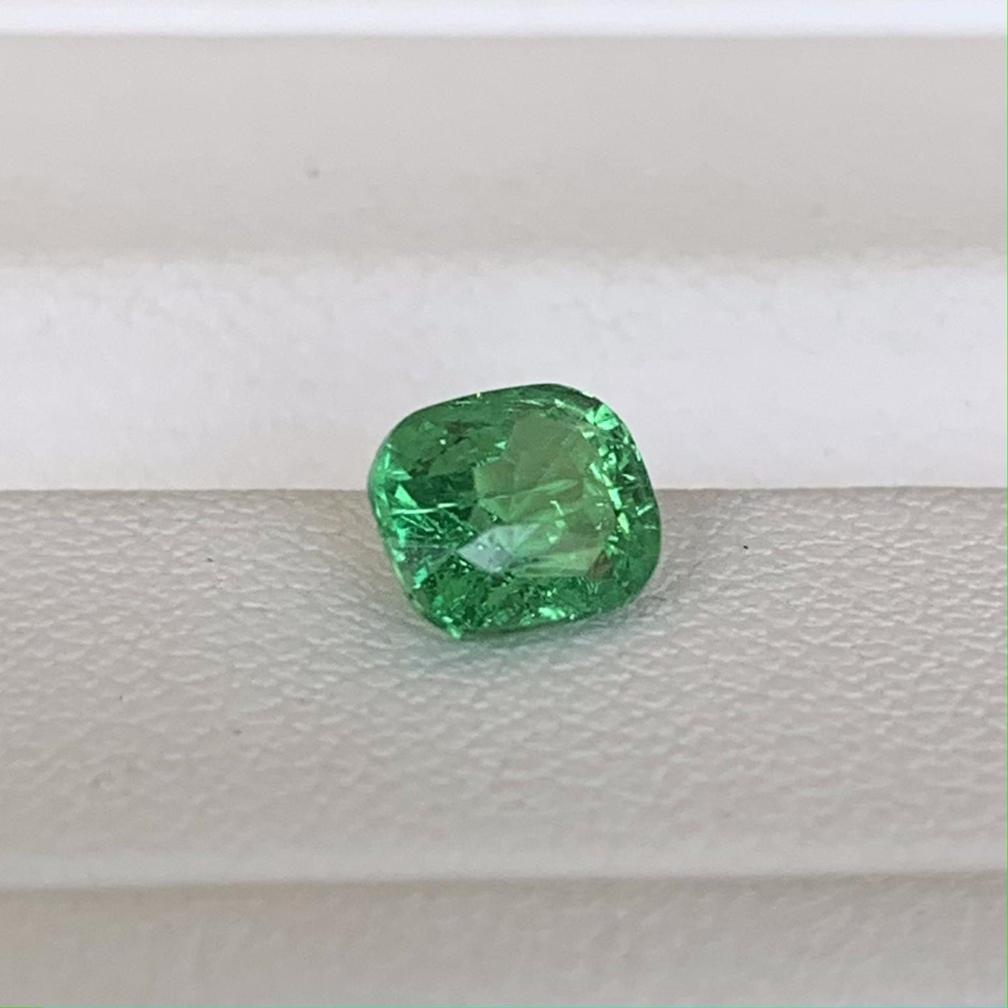 Natural Tsavorite Garnet 1.02ct (UH) - Baza Boutique