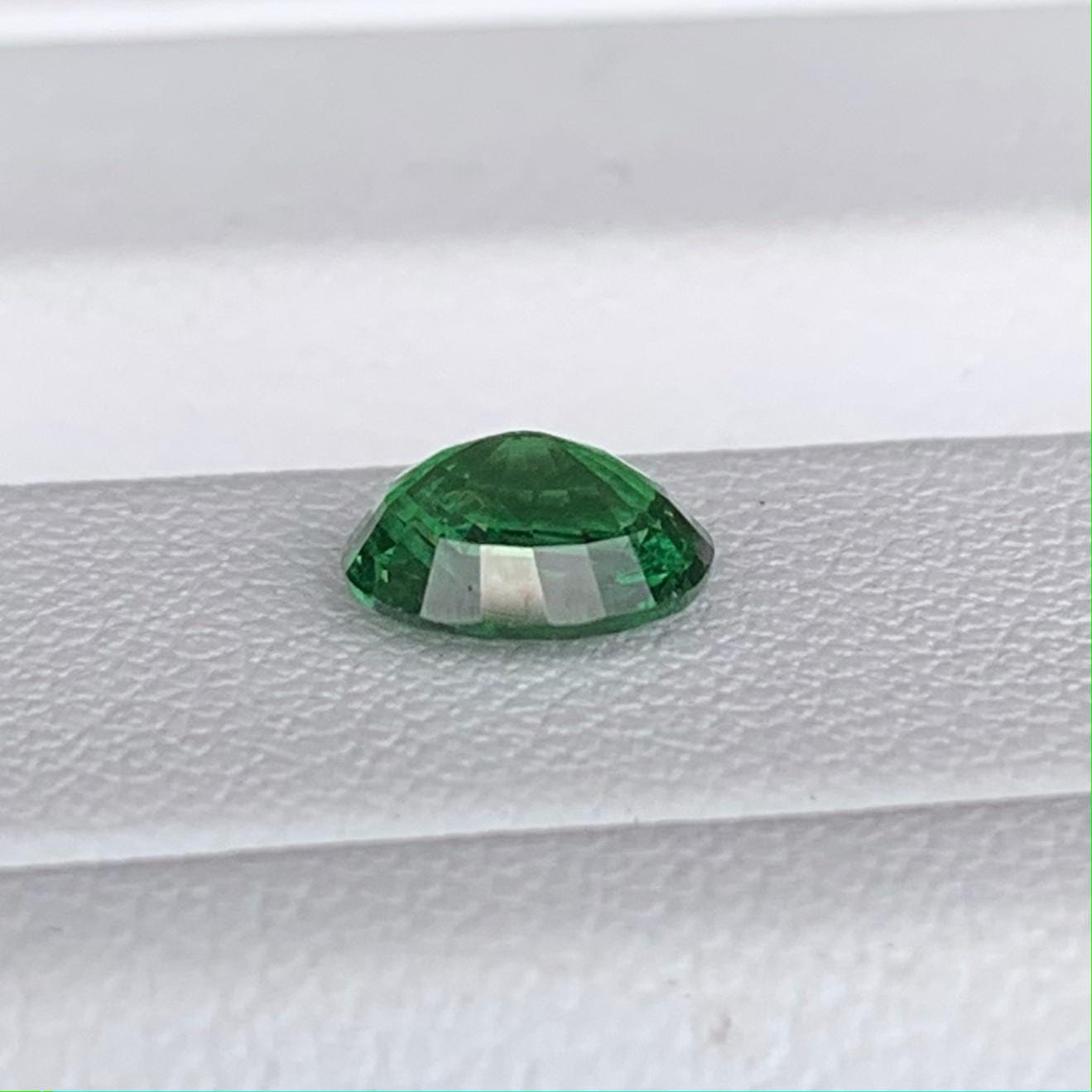 Natural Tsavorite Garnet 1.22ct (UH) - Baza Boutique