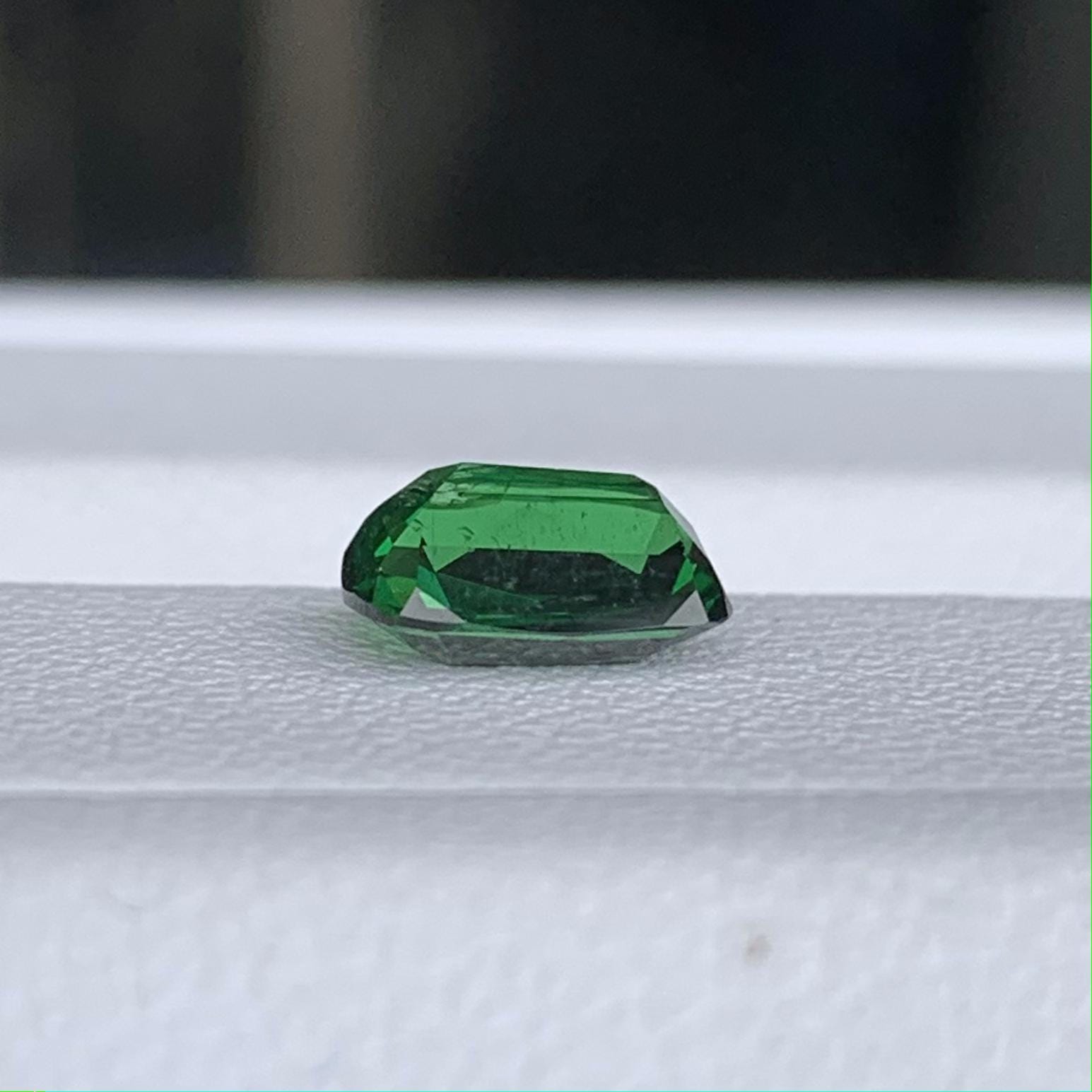 Natural Tsavorite Garnet 1.16ct (UH) - Baza Boutique
