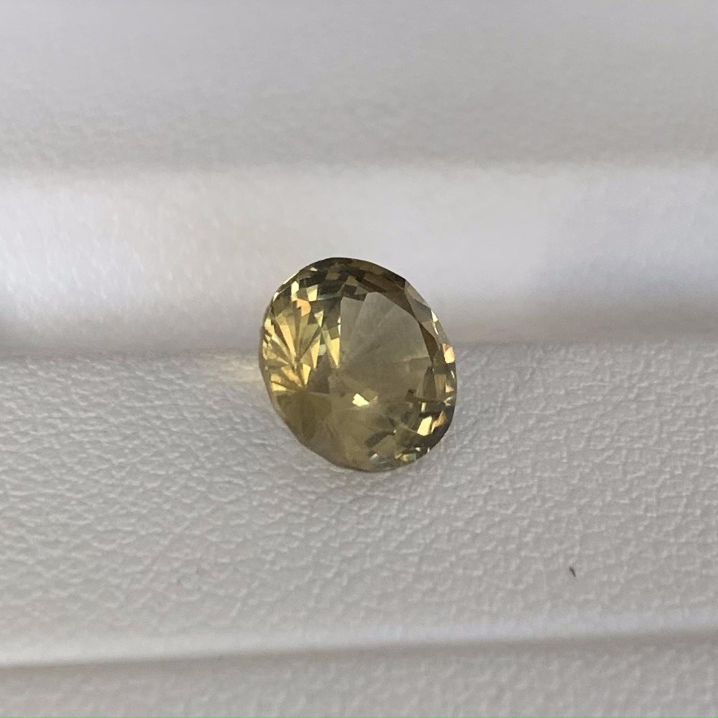Green Sapphire 2.00ct (UH) - Baza Boutique