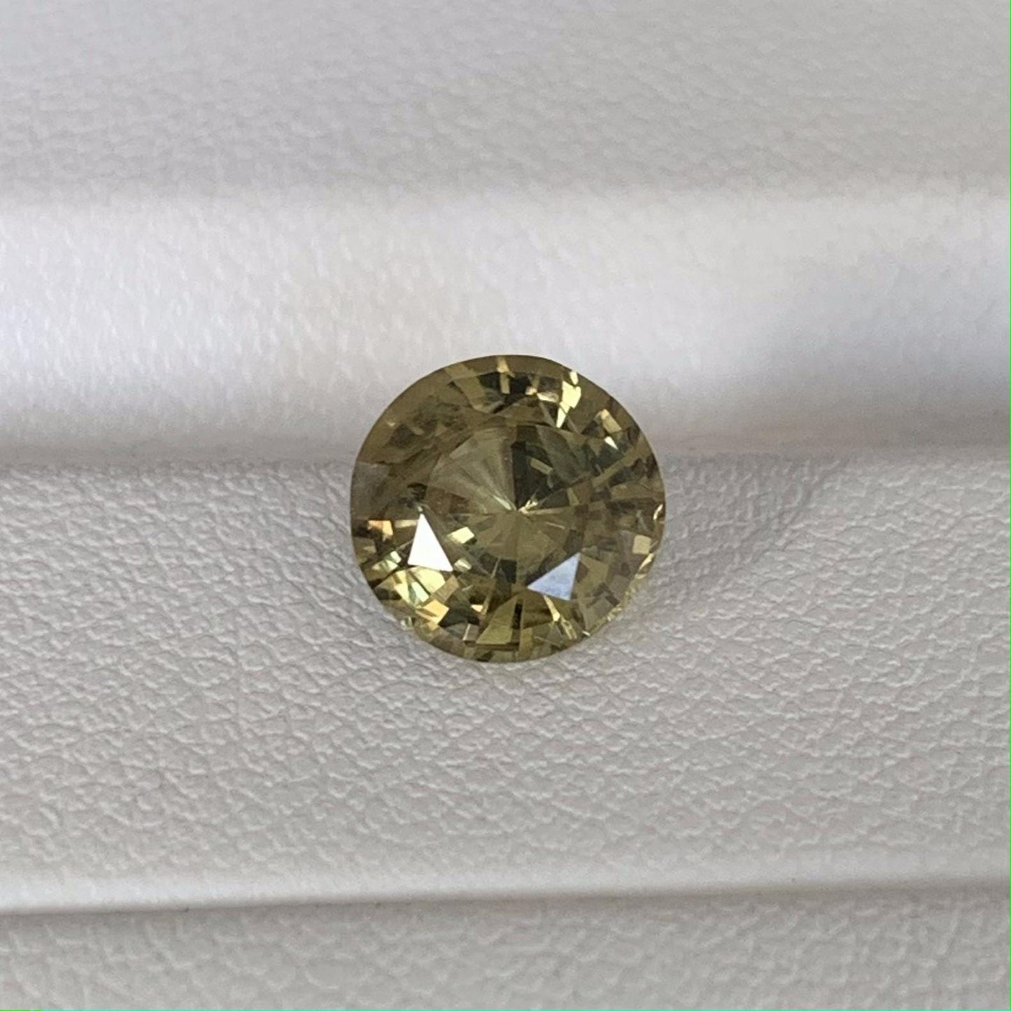 Green Sapphire 2.00ct (UH) - Baza Boutique