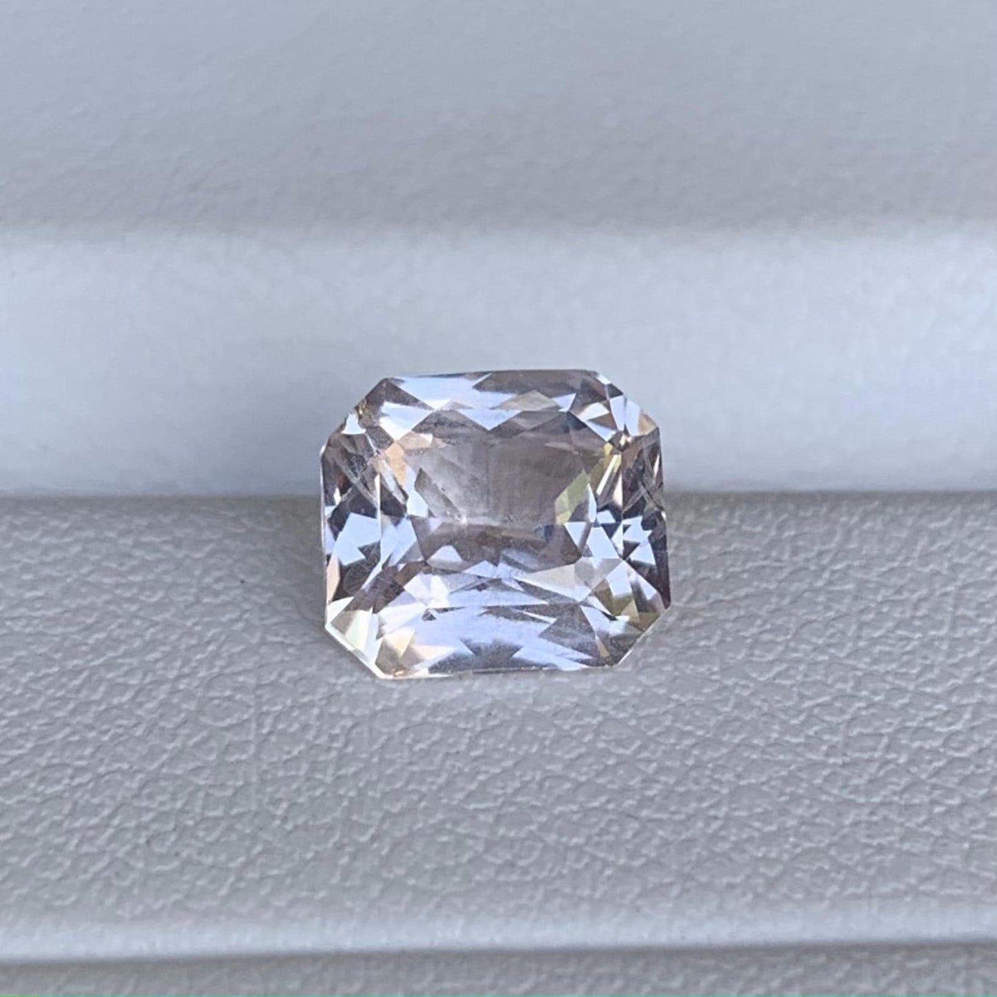 Natural Champagne Peach Sapphire 2.62ct - (UH) - Baza Boutique