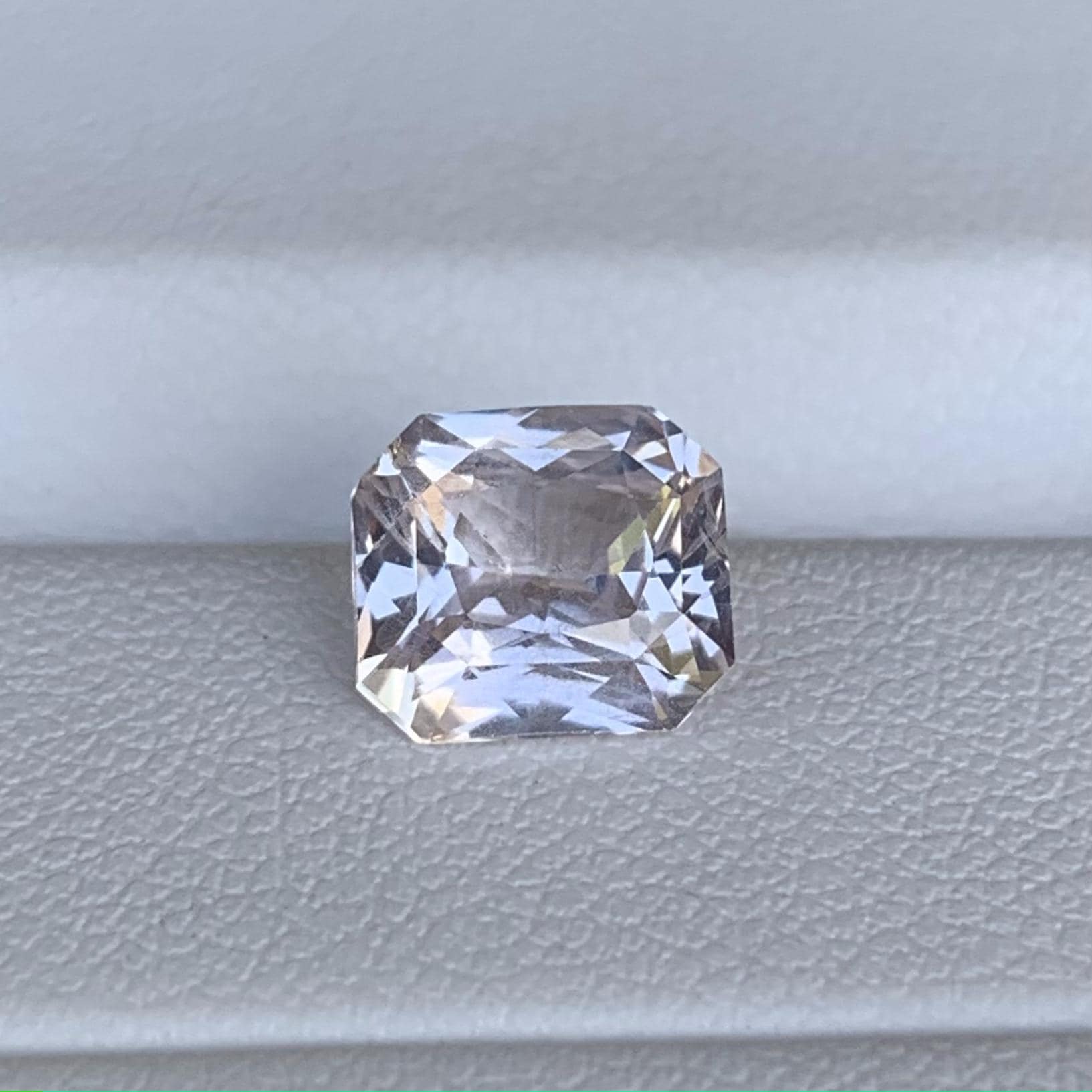 Natural Champagne Peach Sapphire 2.62ct - (UH) - Baza Boutique