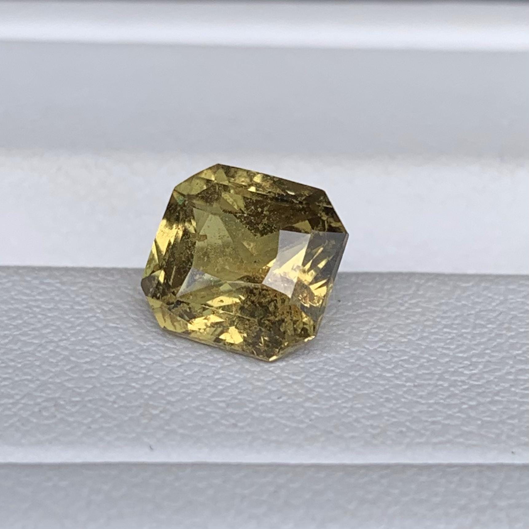 Yellow Sapphire 3.21ct (UH) - Baza Boutique
