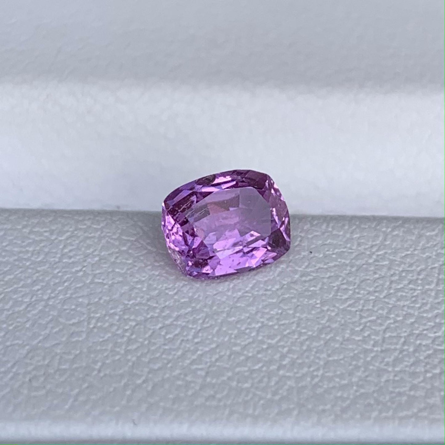 Violet Sapphire 0.88ct - (UH) - Baza Boutique