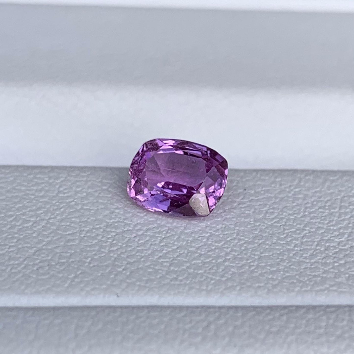 Violet Sapphire 0.88ct - (UH) - Baza Boutique