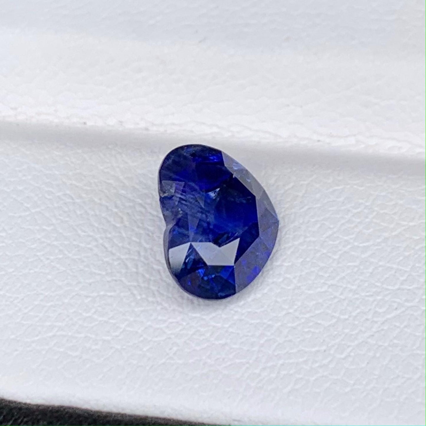 Natural Heart Shaped Royal Blue Sapphire 2.23 - (H) - Baza Boutique