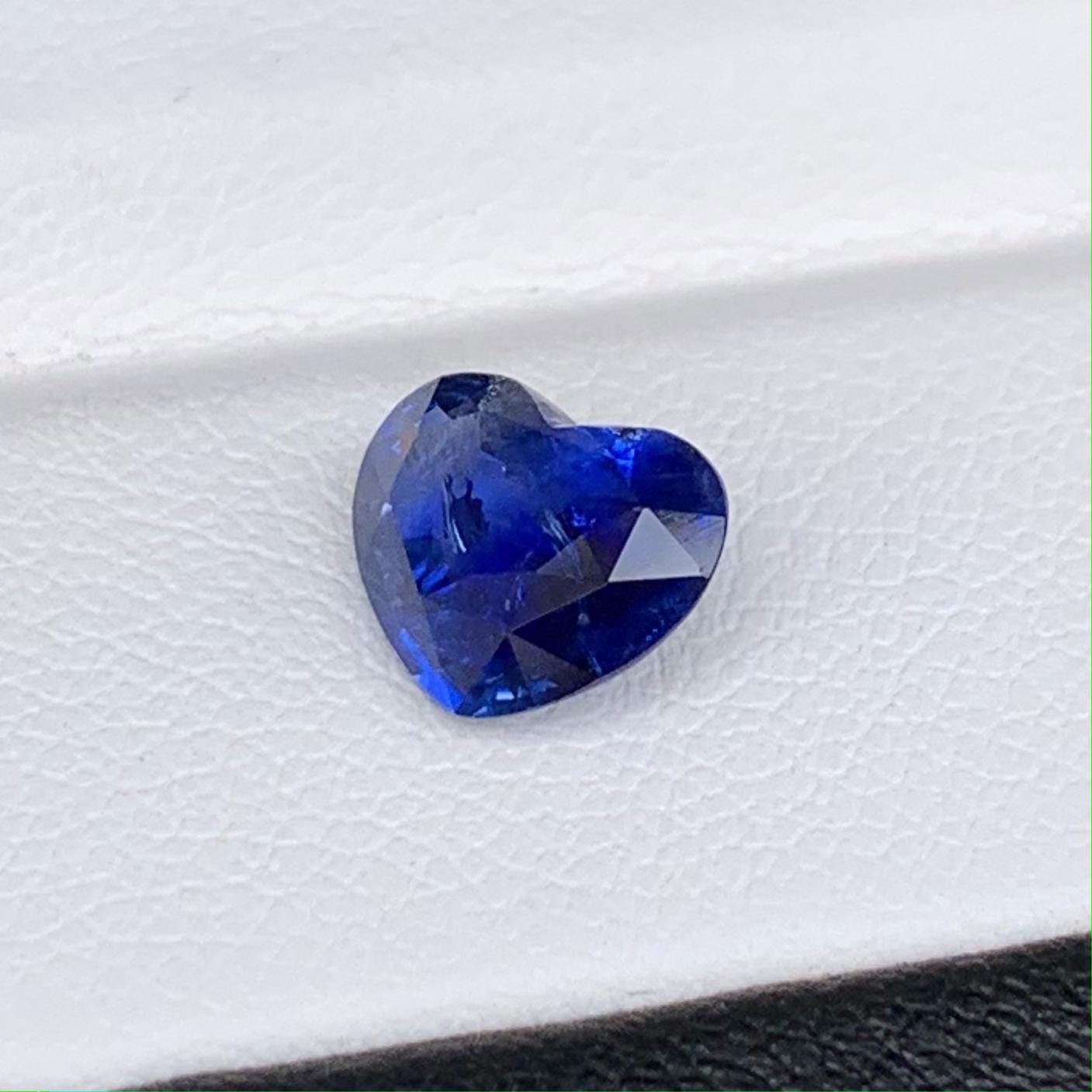 Natural Heart Shaped Royal Blue Sapphire 2.23 - (H) - Baza Boutique