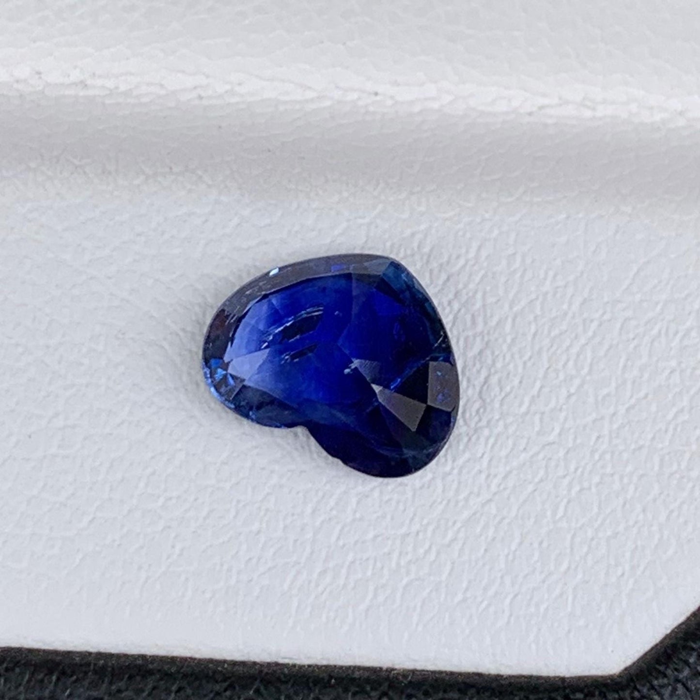 Natural Heart Shaped Royal Blue Sapphire 2.23 - (H) - Baza Boutique