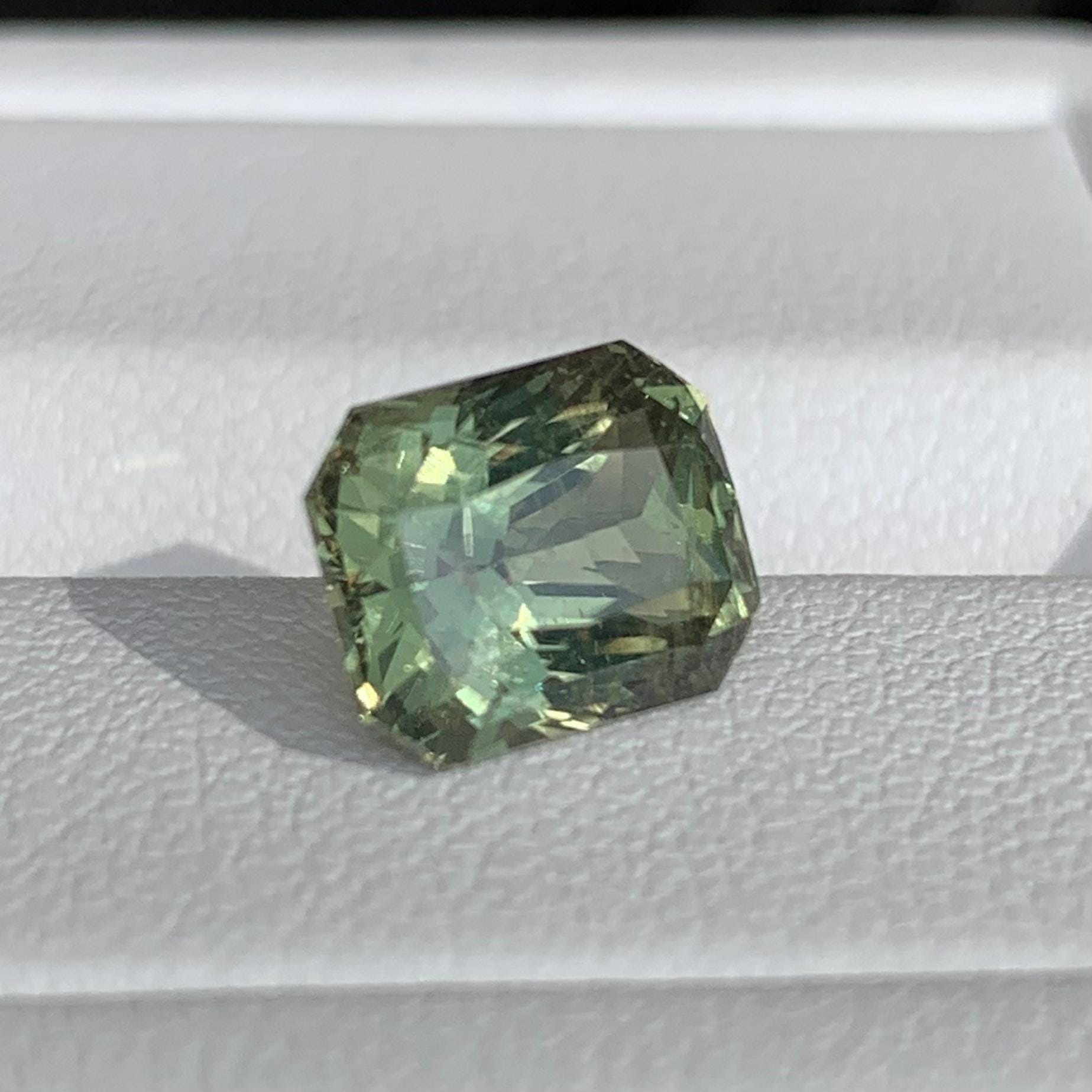 Natural Wild Green Sapphire 4.19ct (UH) - Baza Boutique