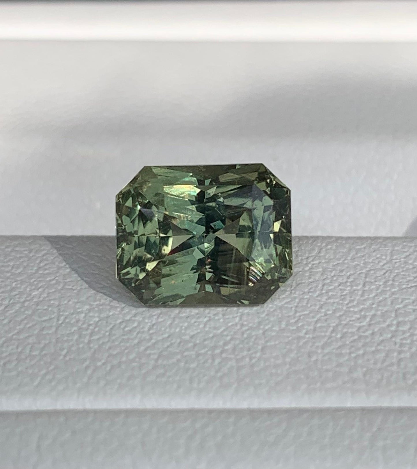 Natural Wild Green Sapphire 4.19ct (UH) - Baza Boutique