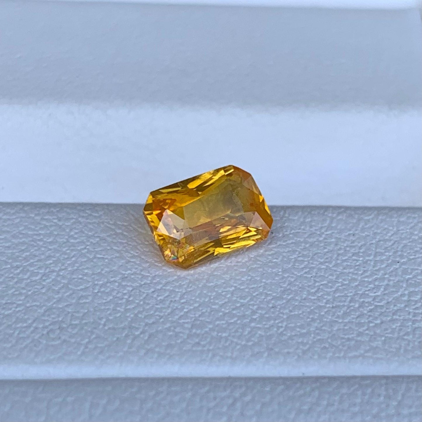Natual Yellow Sapphire 1.09ct (H) - Baza Boutique