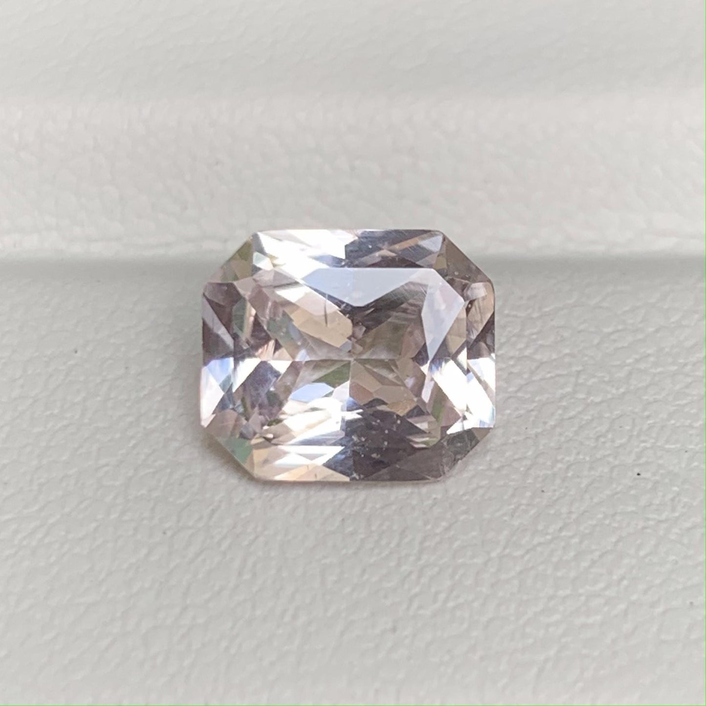 Golden Peach Sapphire 2.67ct - (UH) - Baza Boutique