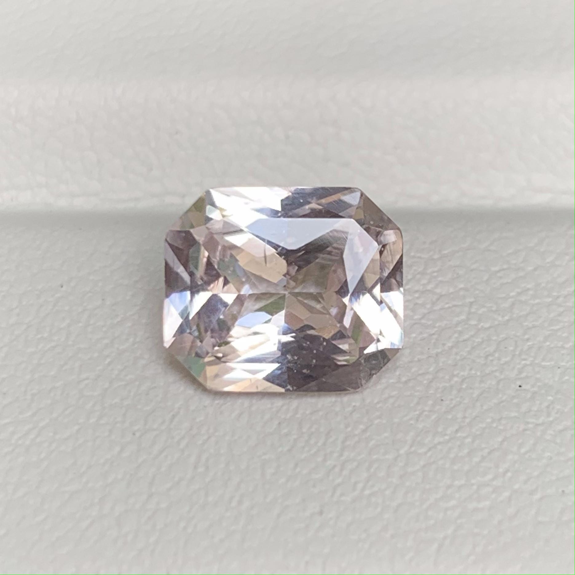 Golden Peach Sapphire 2.67ct - (UH) - Baza Boutique