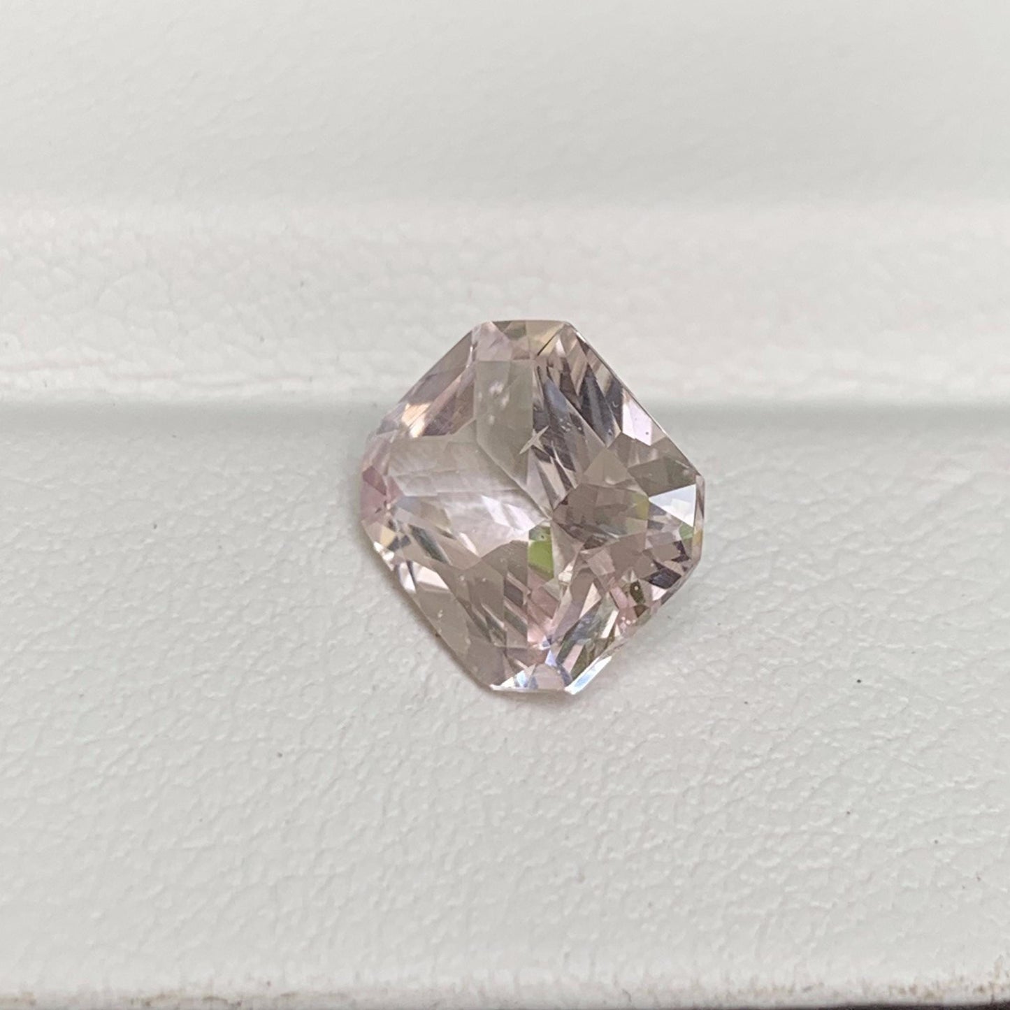 Golden Peach Sapphire 2.67ct - (UH) - Baza Boutique