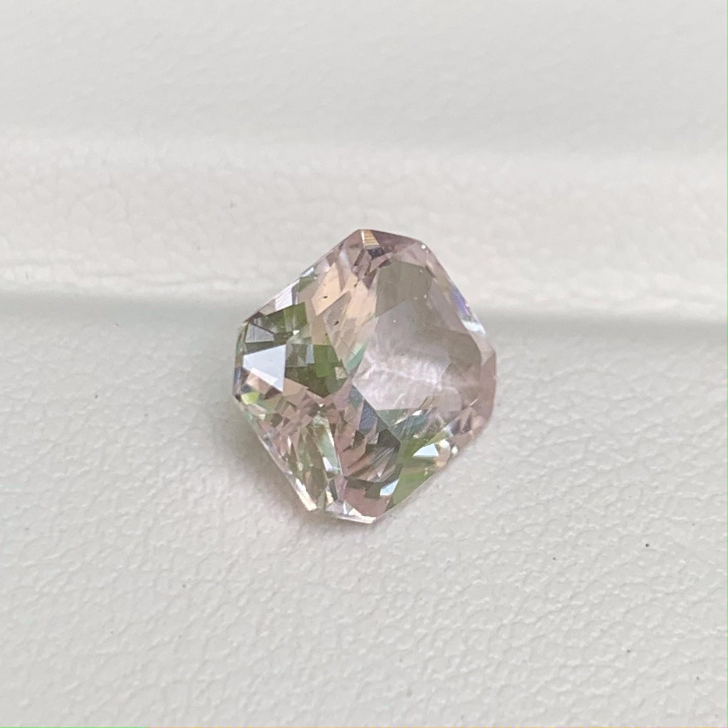 Golden Peach Sapphire 2.67ct - (UH) - Baza Boutique