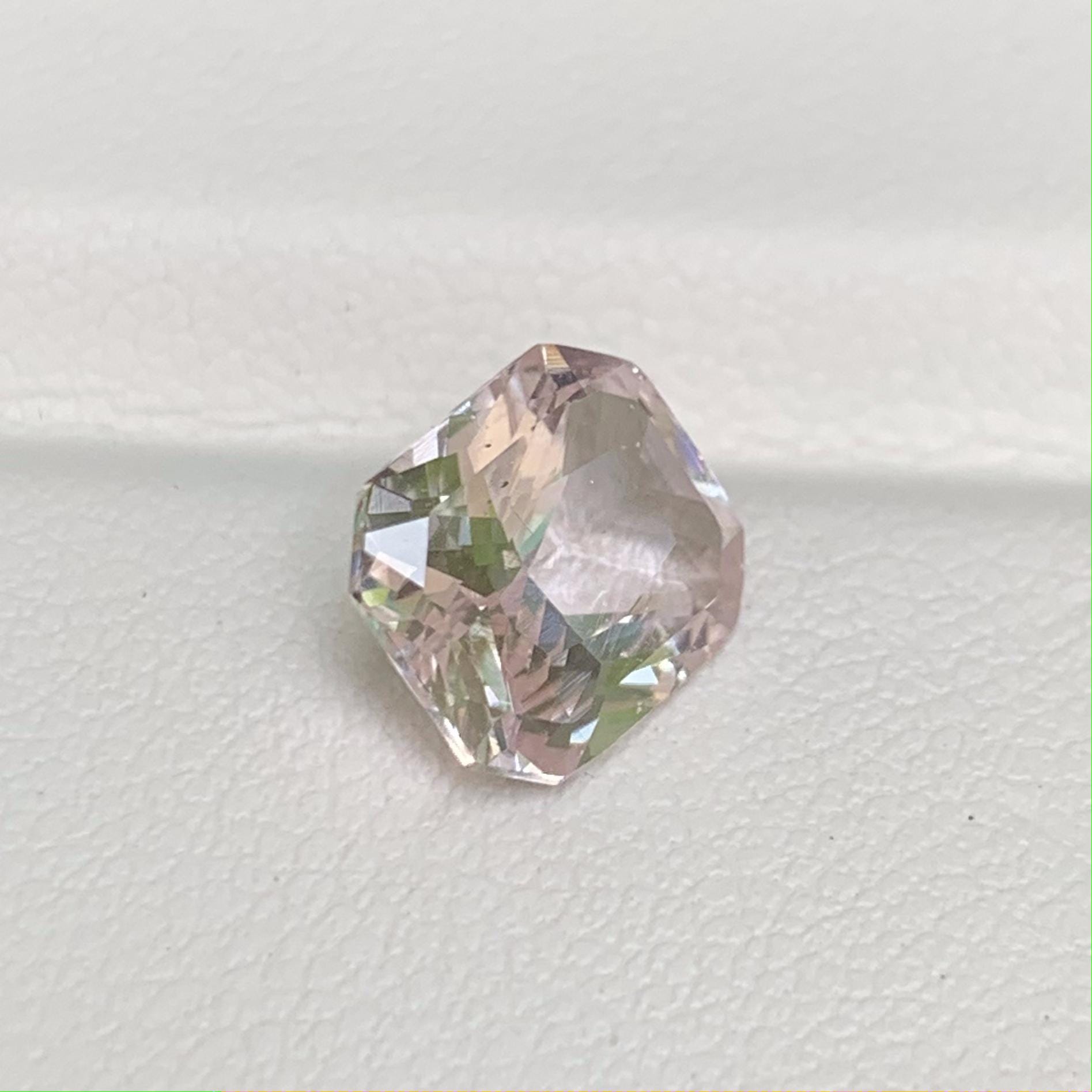 Golden Peach Sapphire 2.67ct - (UH) - Baza Boutique