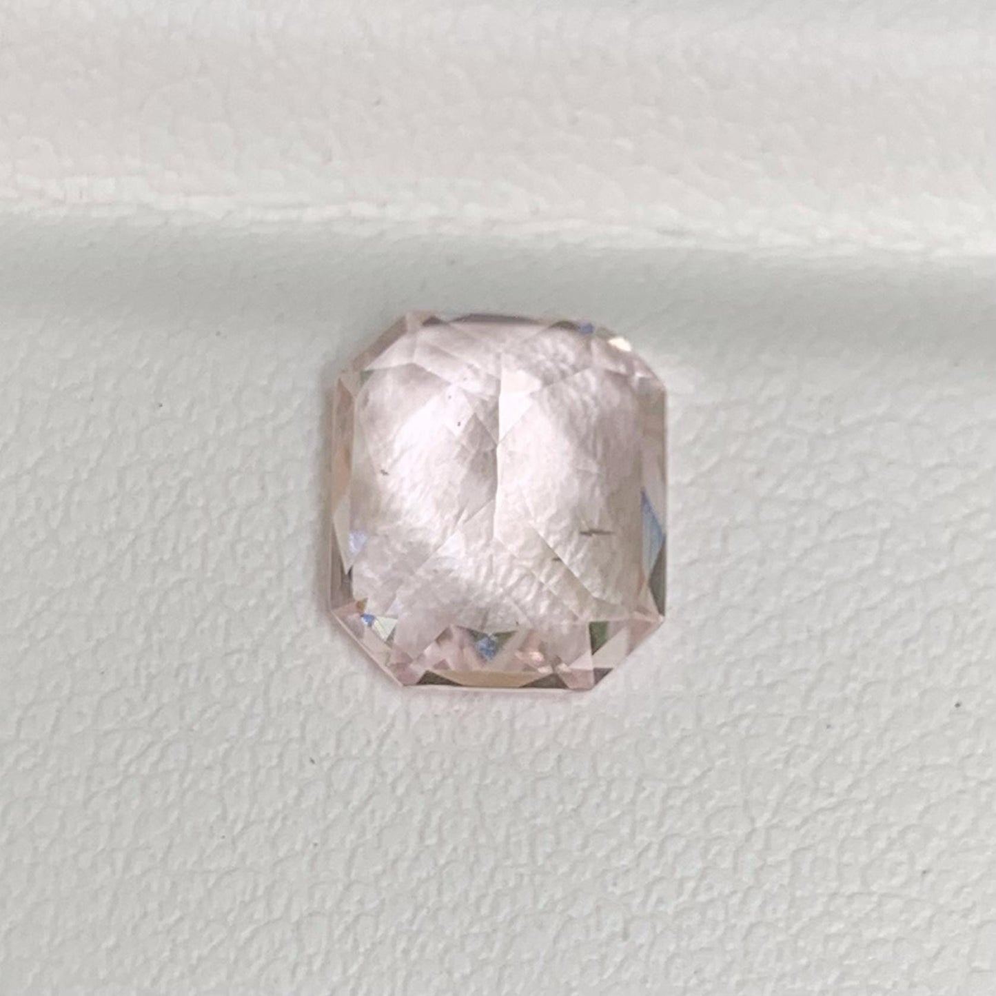 Golden Peach Sapphire 2.67ct - (UH) - Baza Boutique