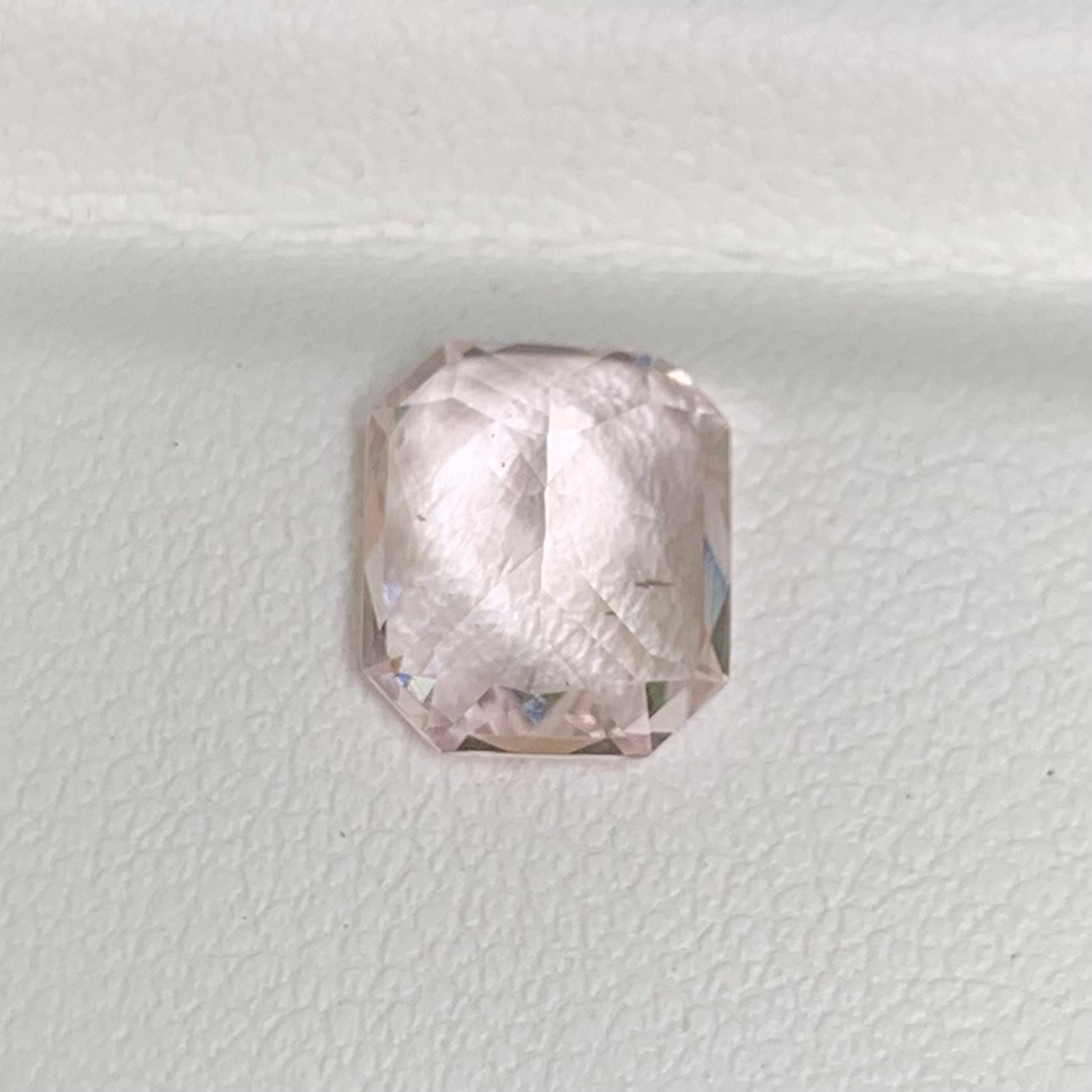 Golden Peach Sapphire 2.67ct - (UH) - Baza Boutique
