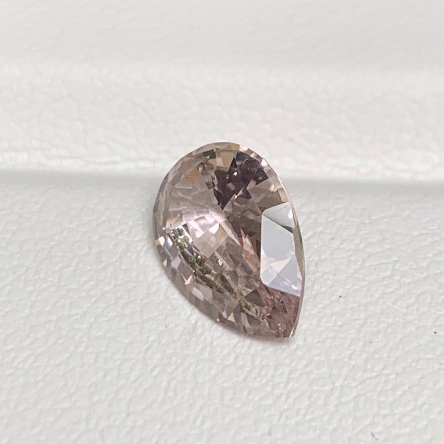Natural Champagne Peach Sapphire 2.01ct - (UH) - Baza Boutique