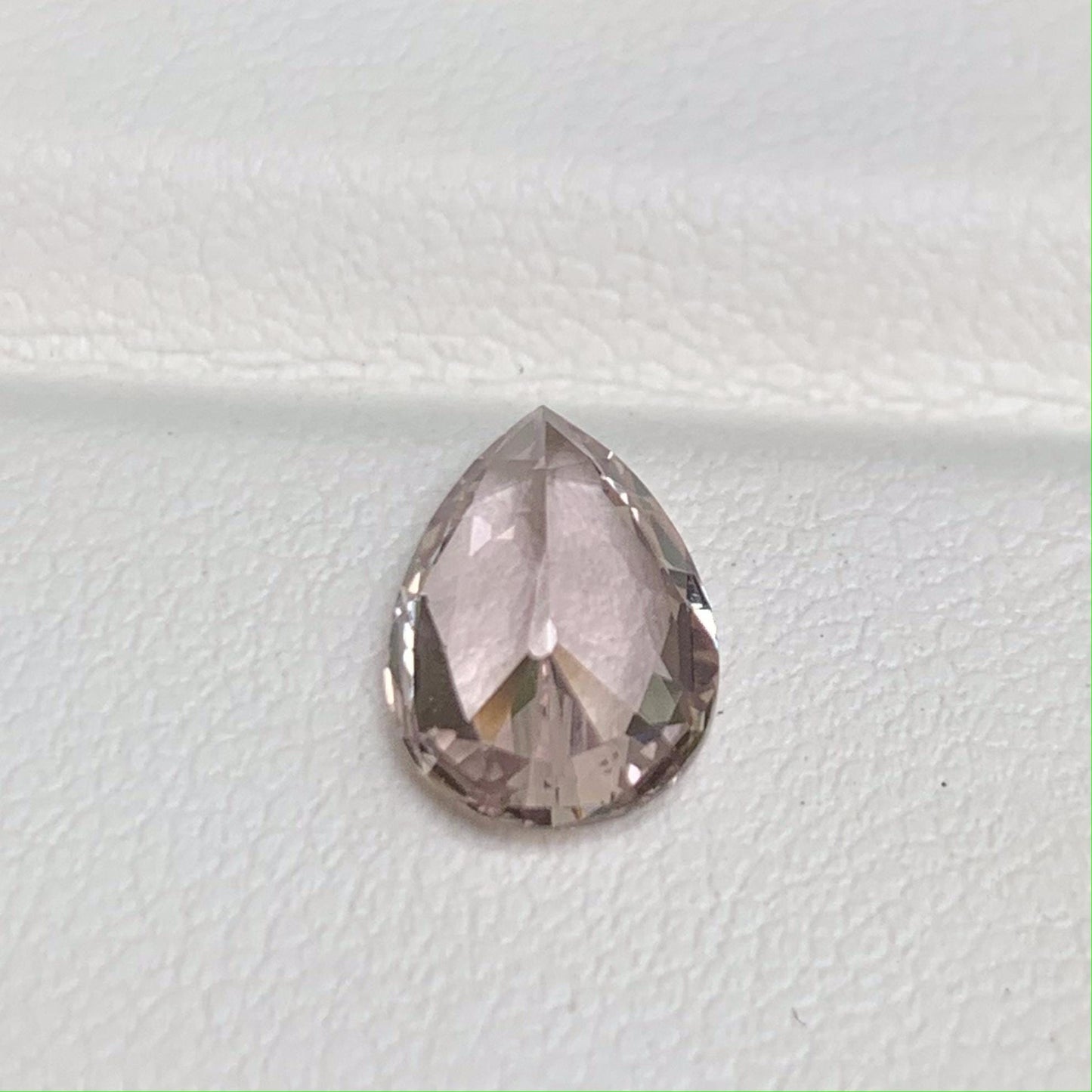 Natural Champagne Peach Sapphire 2.01ct - (UH) - Baza Boutique