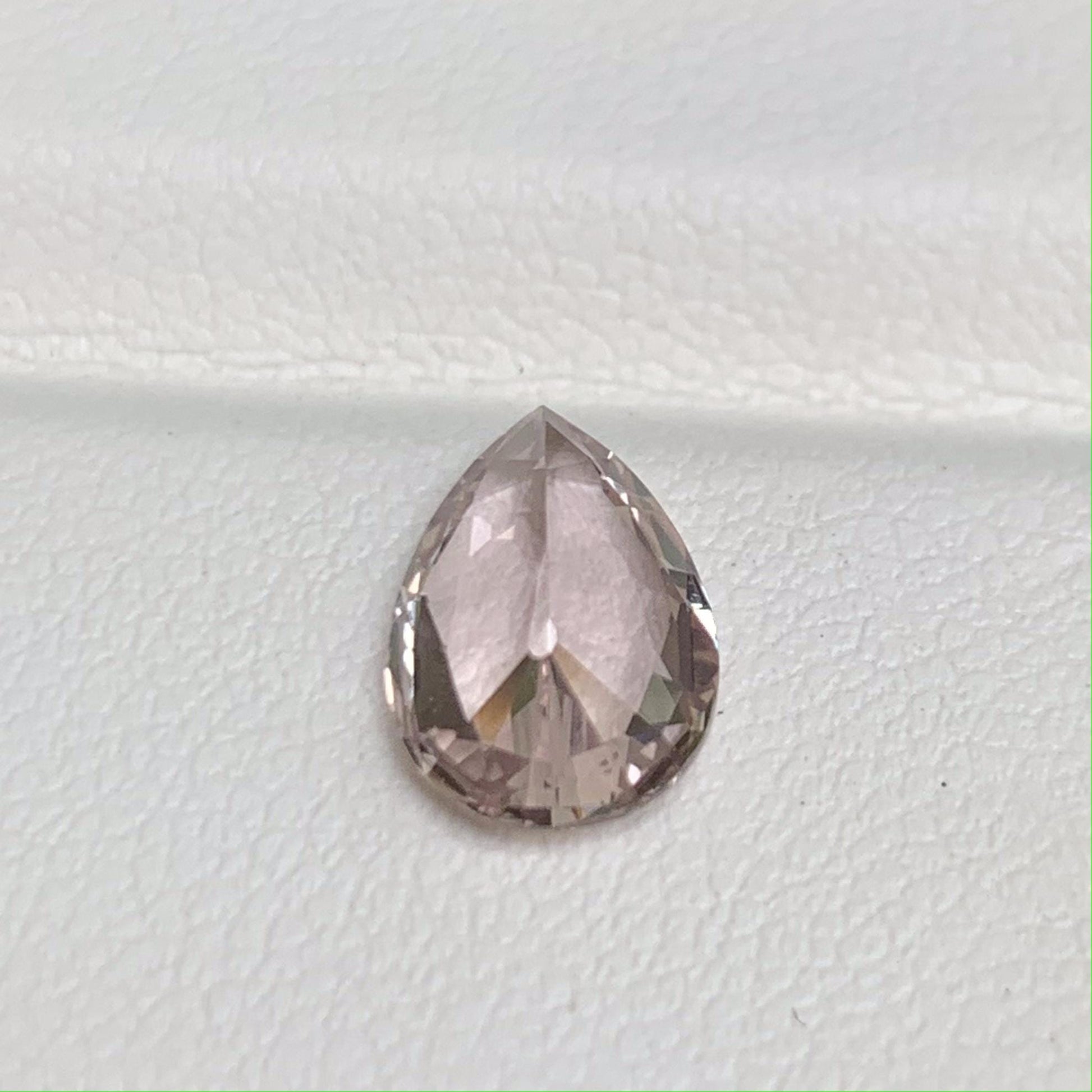 Natural Champagne Peach Sapphire 2.01ct - (UH) - Baza Boutique