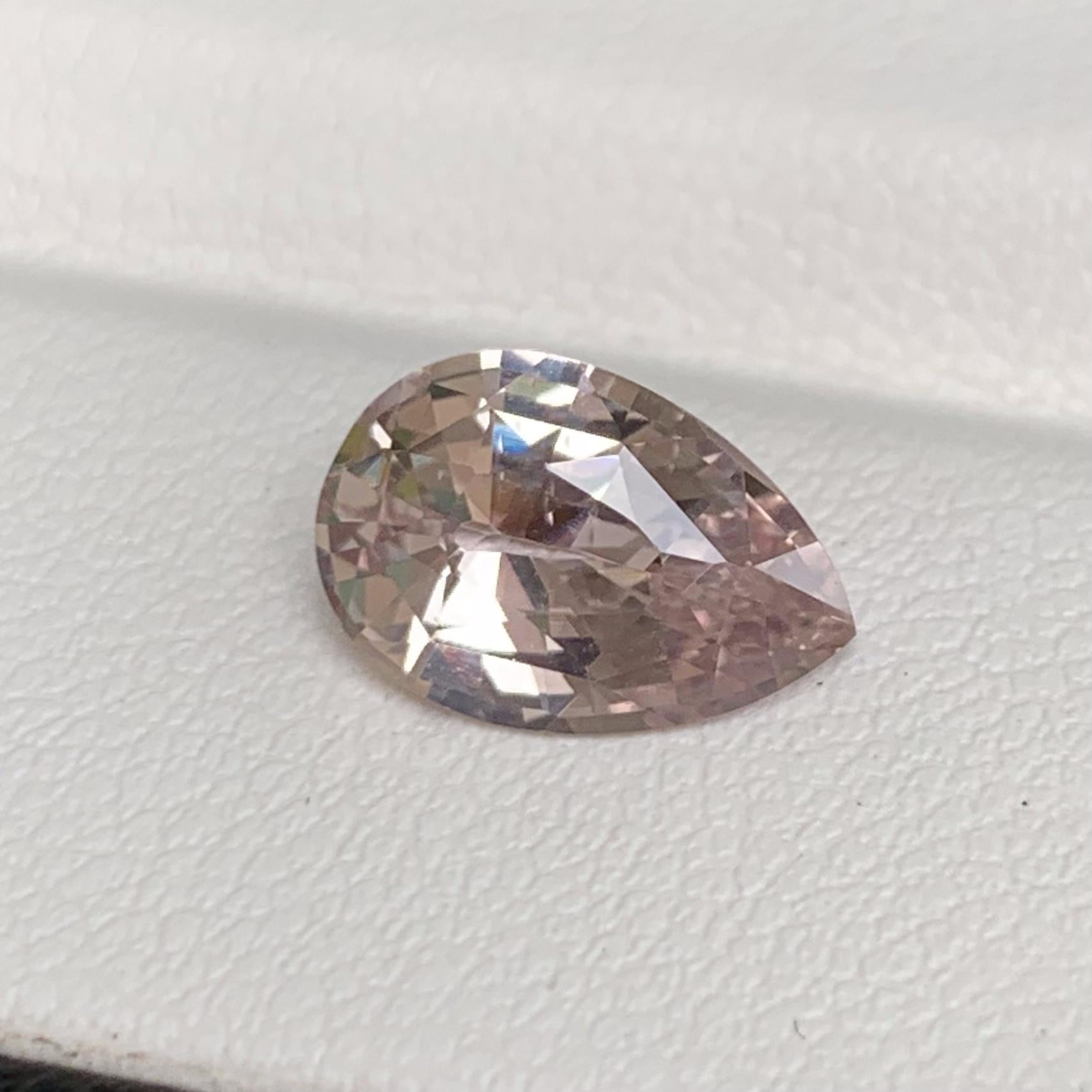 Natural Champagne Peach Sapphire 2.01ct - (UH) - Baza Boutique