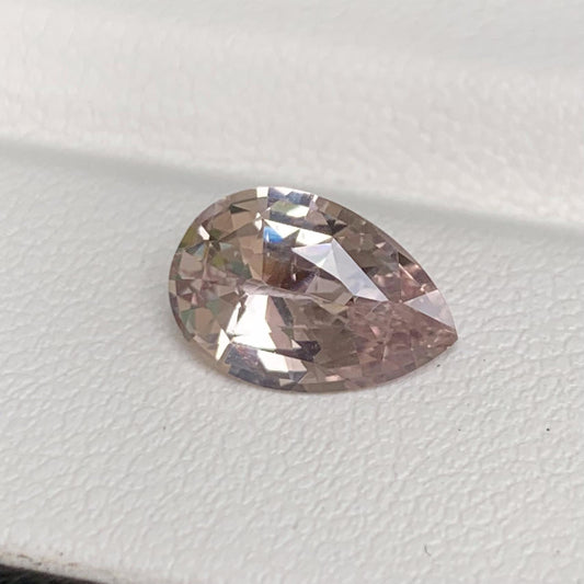 Natural Champagne Peach Sapphire 2.01ct - (UH) - Baza Boutique