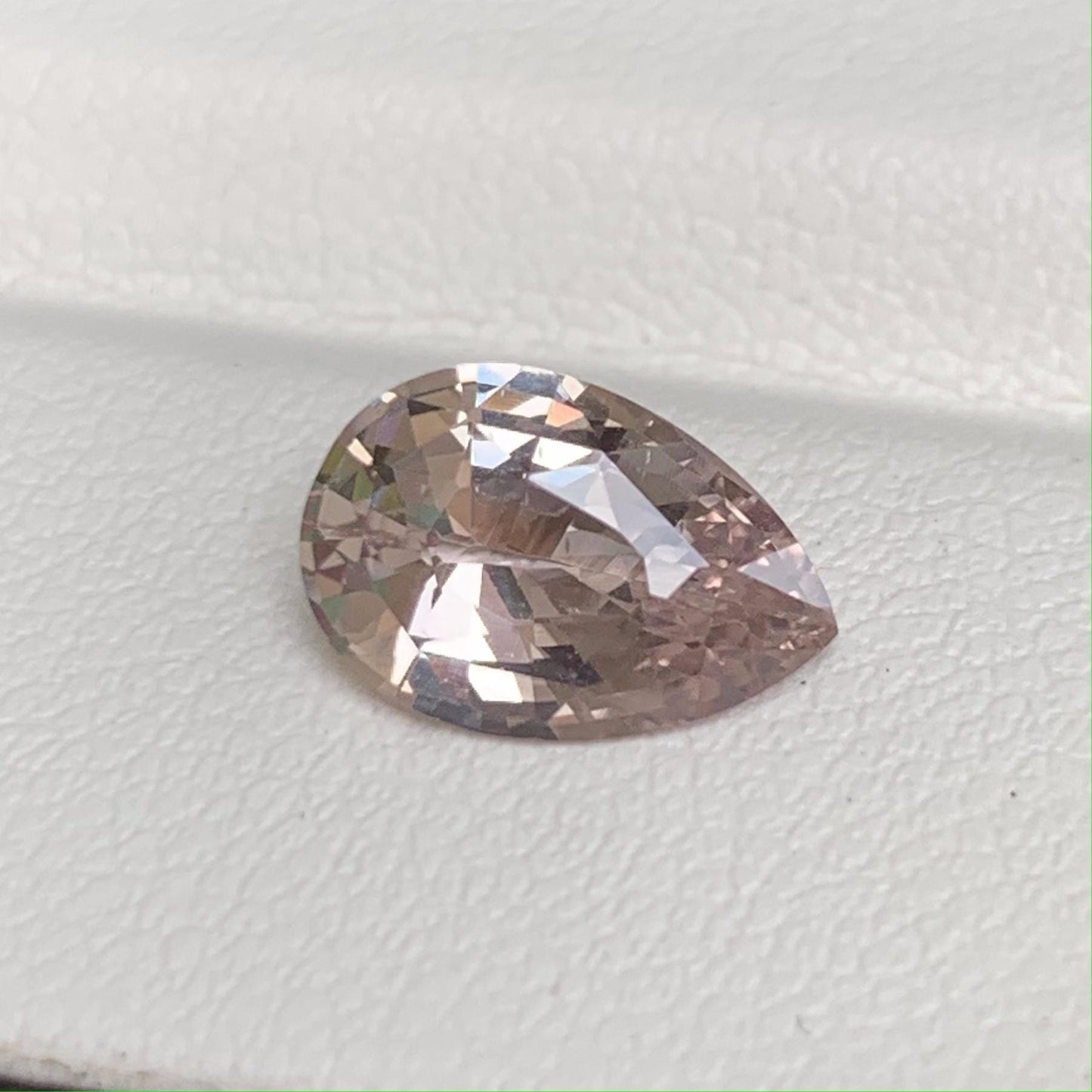Natural Champagne Peach Sapphire 2.01ct - (UH) - Baza Boutique