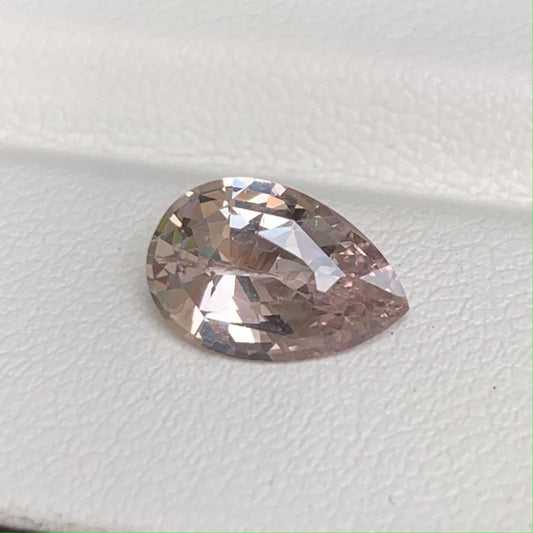 Natural Champagne Peach Sapphire 2.01ct - (UH) - Baza Boutique