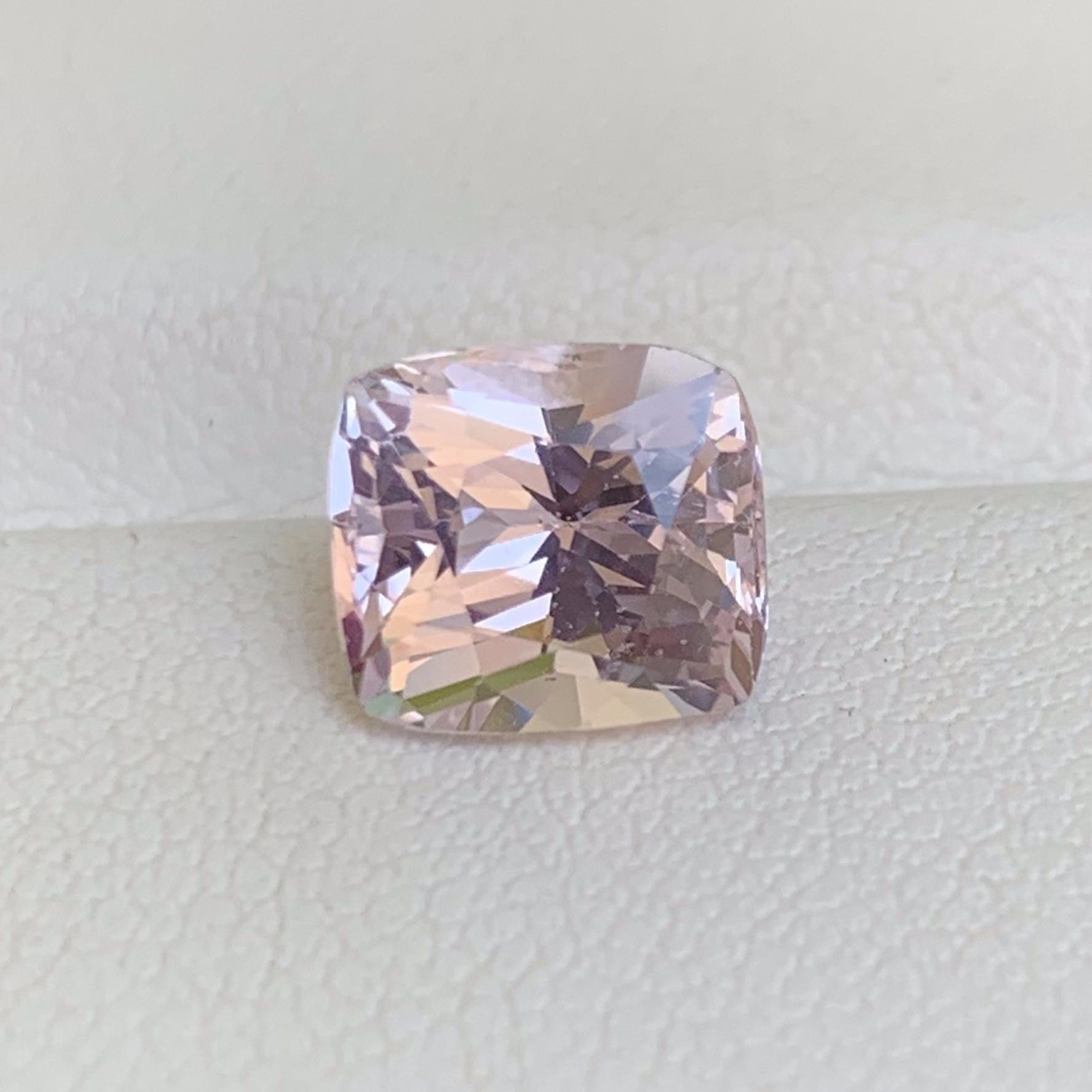 Lavender Peach Sapphire 2.75ct - (UH) - Baza Boutique