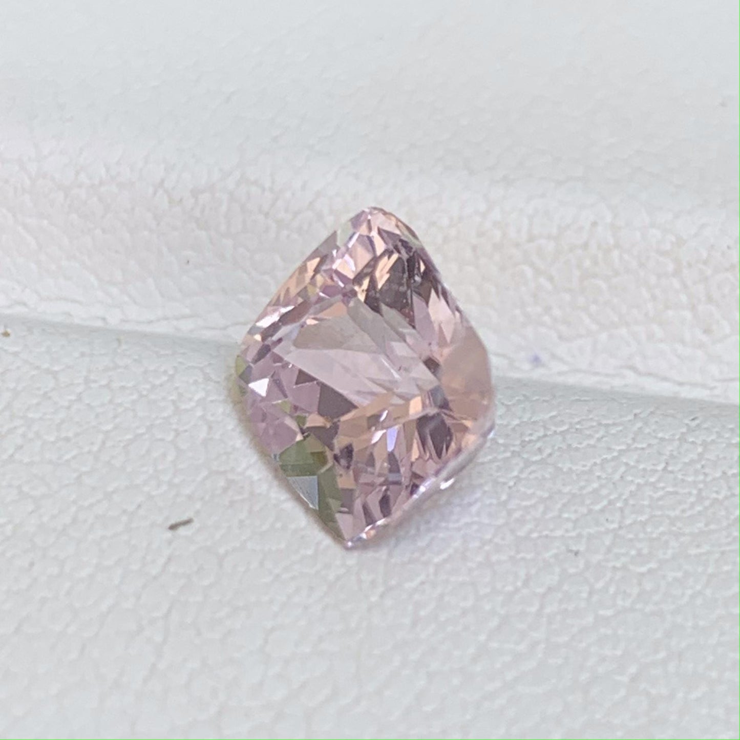 Lavender Peach Sapphire 2.75ct - (UH) - Baza Boutique