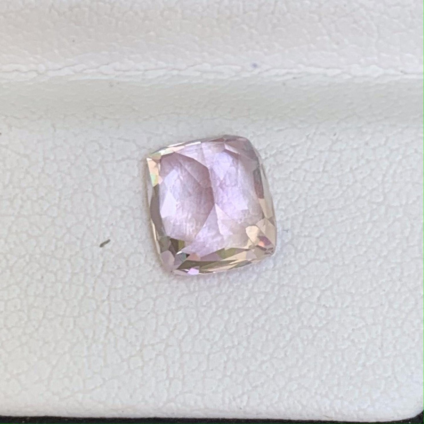 Lavender Peach Sapphire 2.75ct - (UH) - Baza Boutique